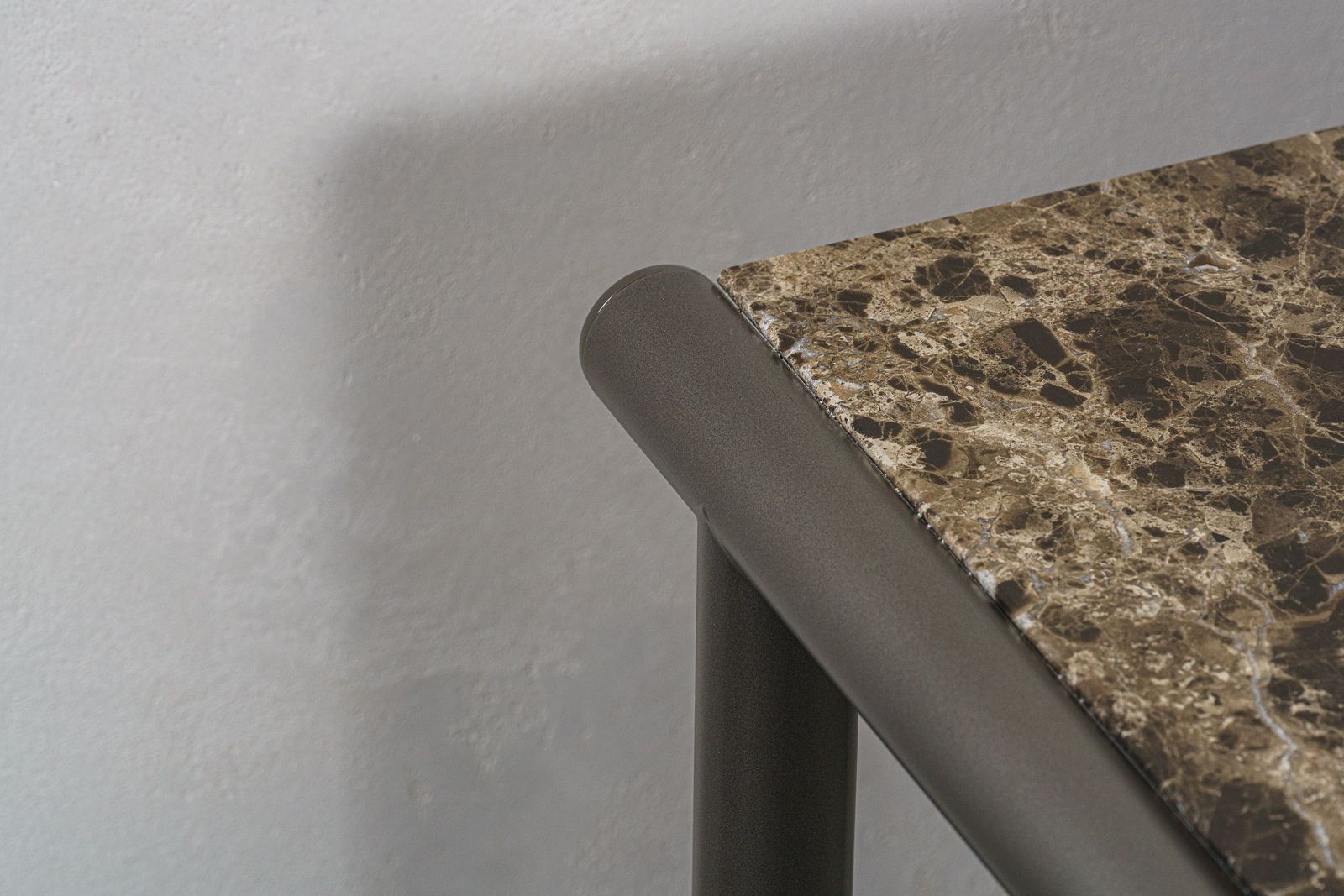 Flou Консоль Iko Emperador Marble от Flou — в интерьере