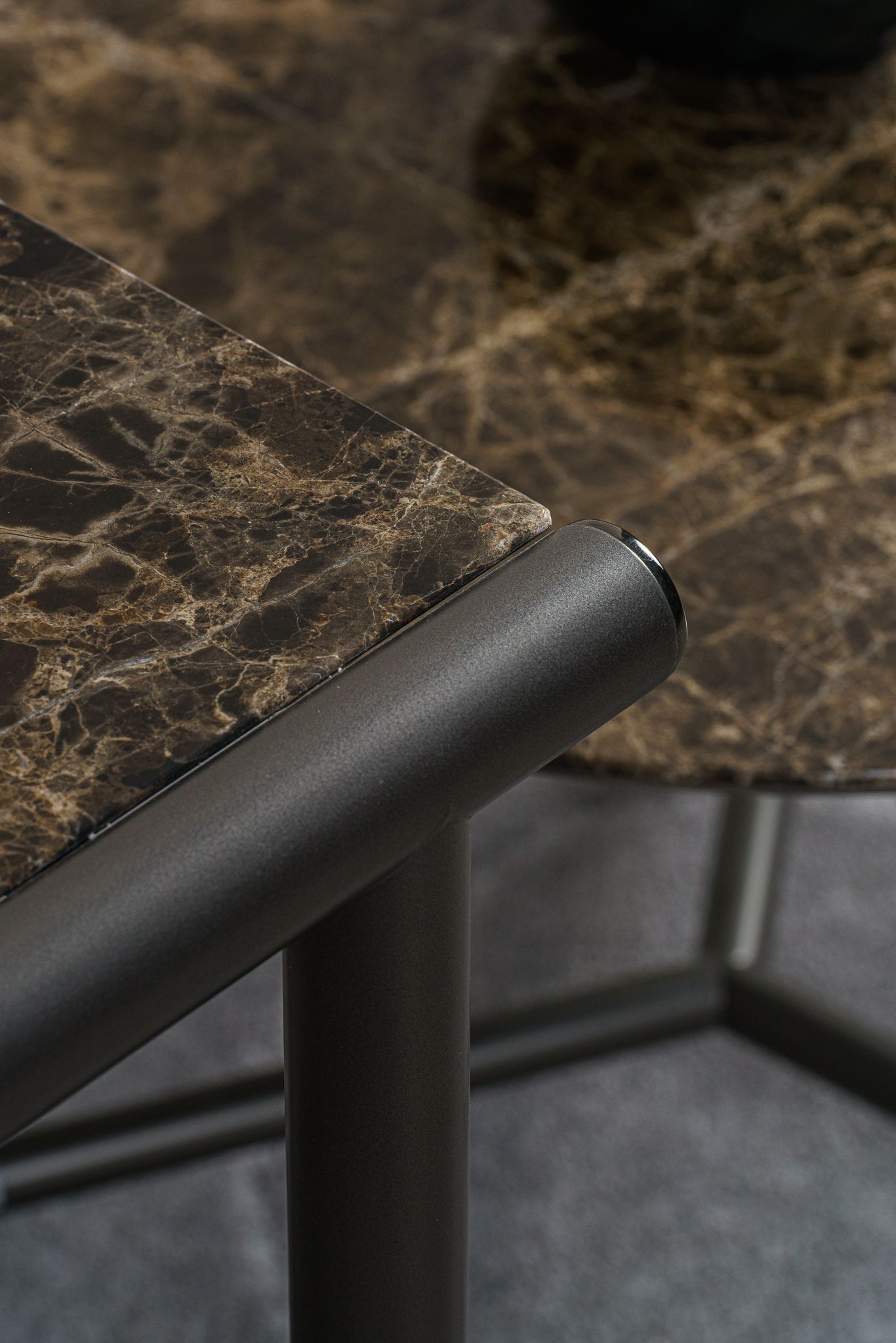 Flou Консоль Iko Emperador Marble от Flou — в интерьере