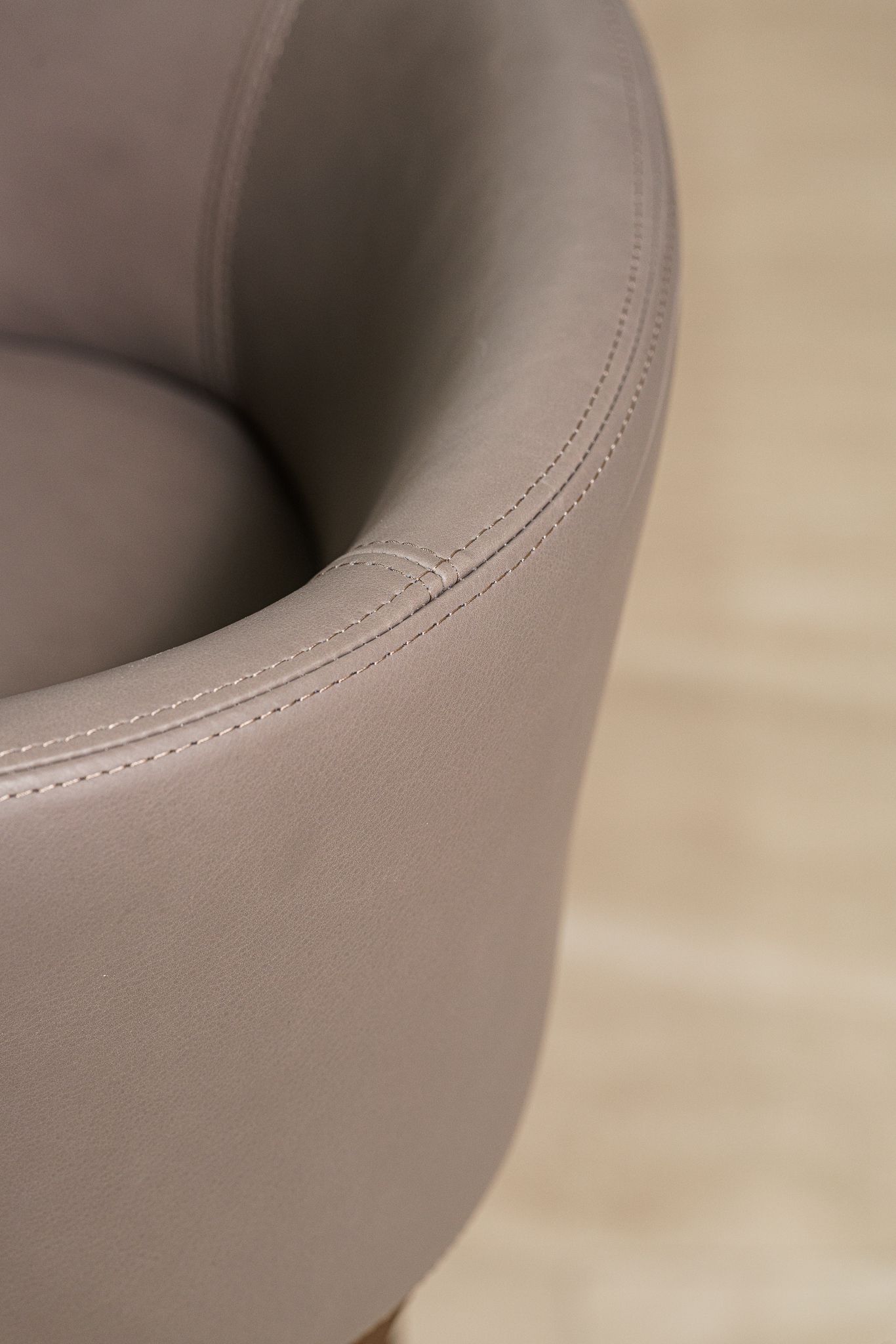 Molteni&C Барный стул в коже Devon от Molteni & C — в интерьере
