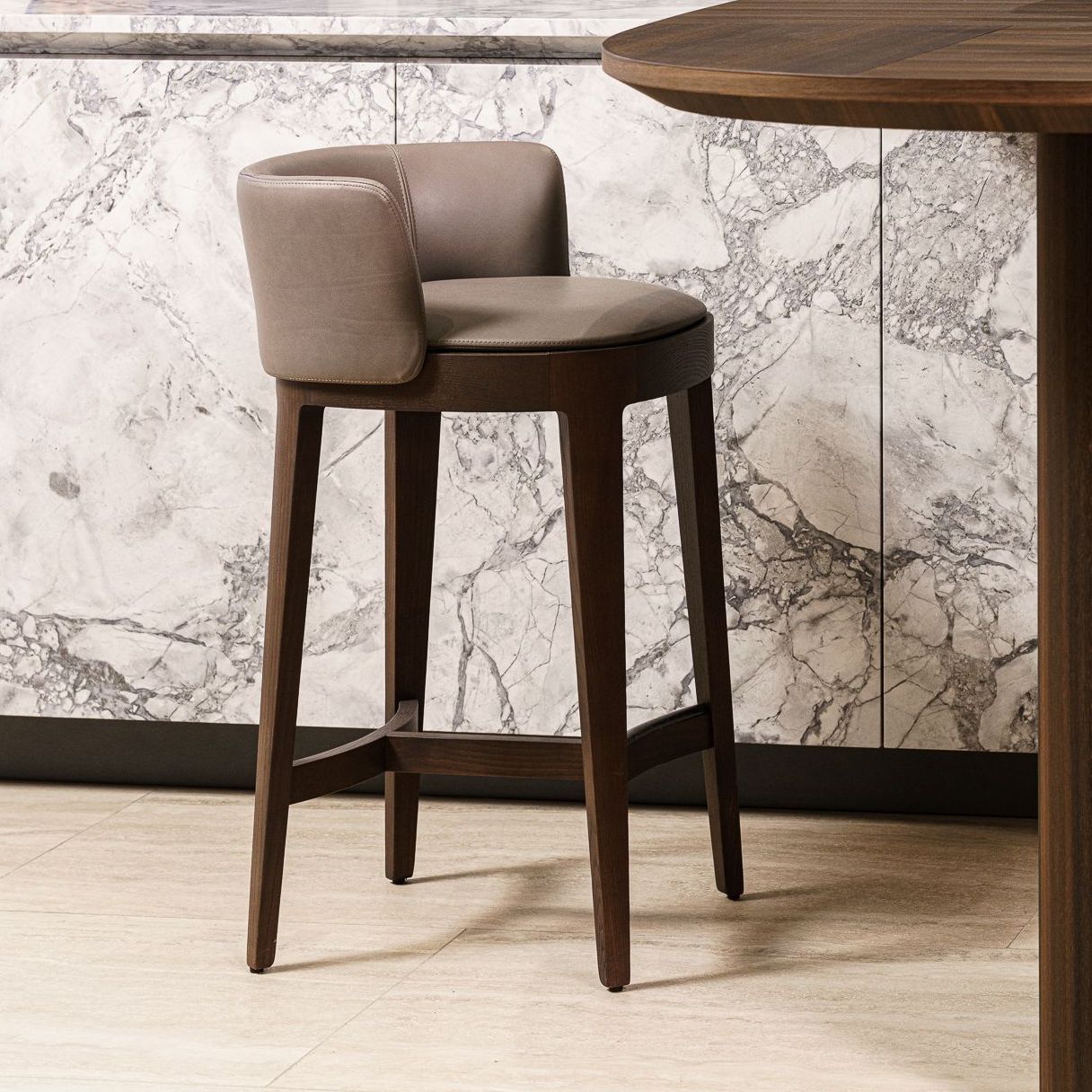 Molteni&C Барный стул в коже Devon от Molteni & C — в интерьере