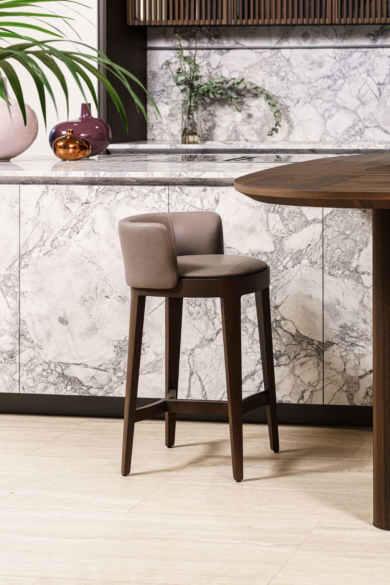 Molteni&C Барный стул в коже Devon от Molteni & C — в интерьере