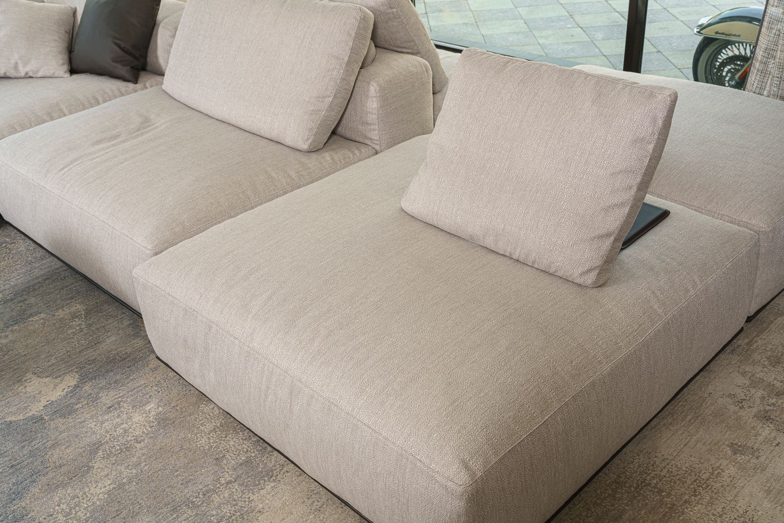 Poliform Модульный диван Westside Soft Eraclea 04 Cenere от Poliform — в интерьере