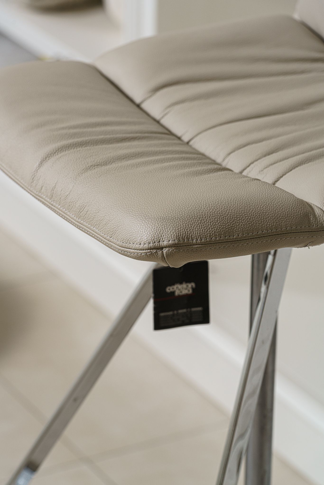 Cattelan Italia Стул барный на хромированной крестовине Axel от Cattelan Italia — в интерьере