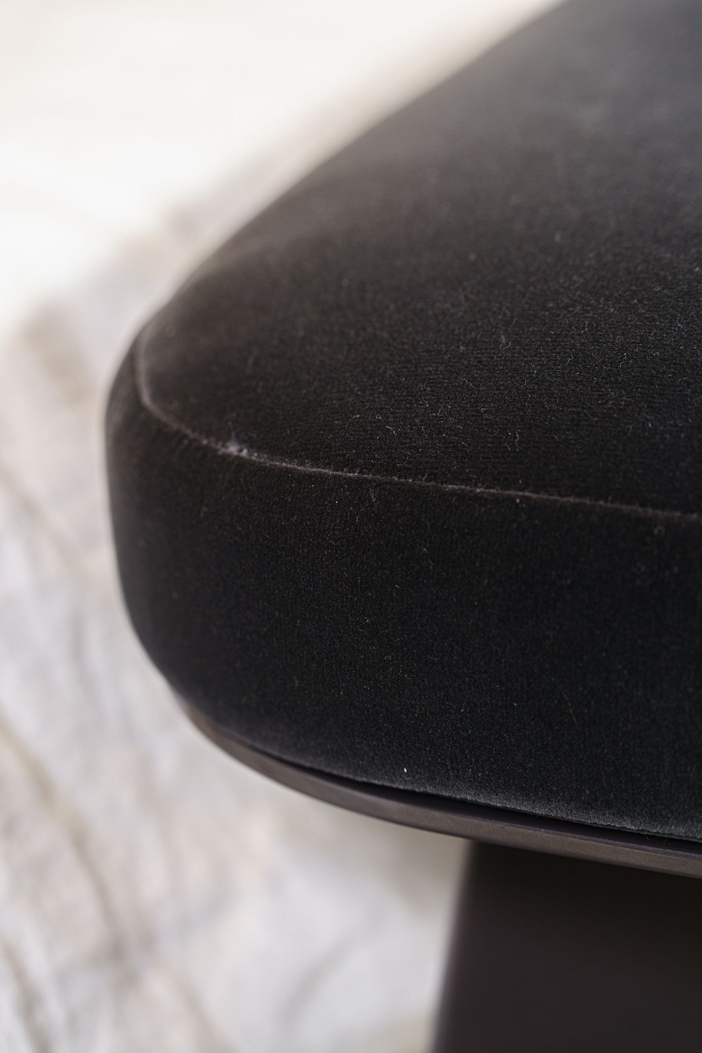Poliform Банкетка Jane Persia 1404 Carbone от Poliform — в интерьере