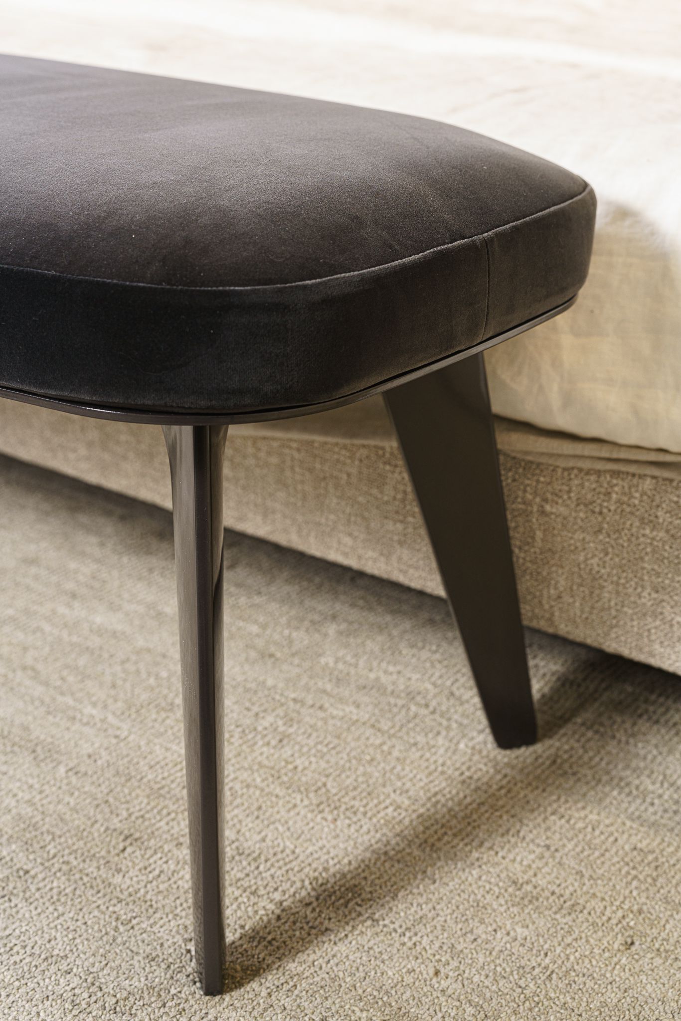 Poliform Банкетка Jane Persia 1404 Carbone от Poliform — в интерьере