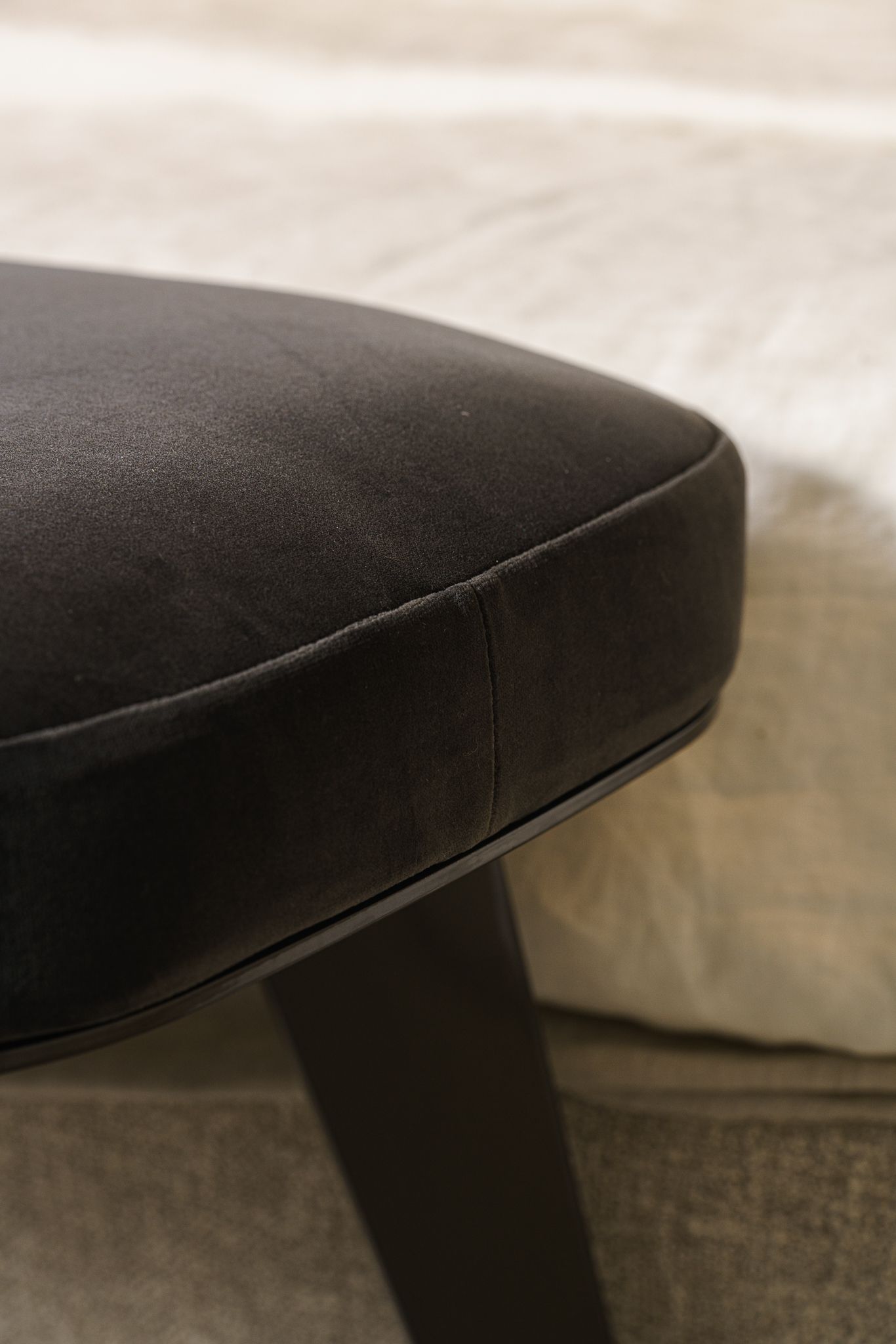 Poliform Банкетка Jane Persia 1404 Carbone от Poliform — в интерьере