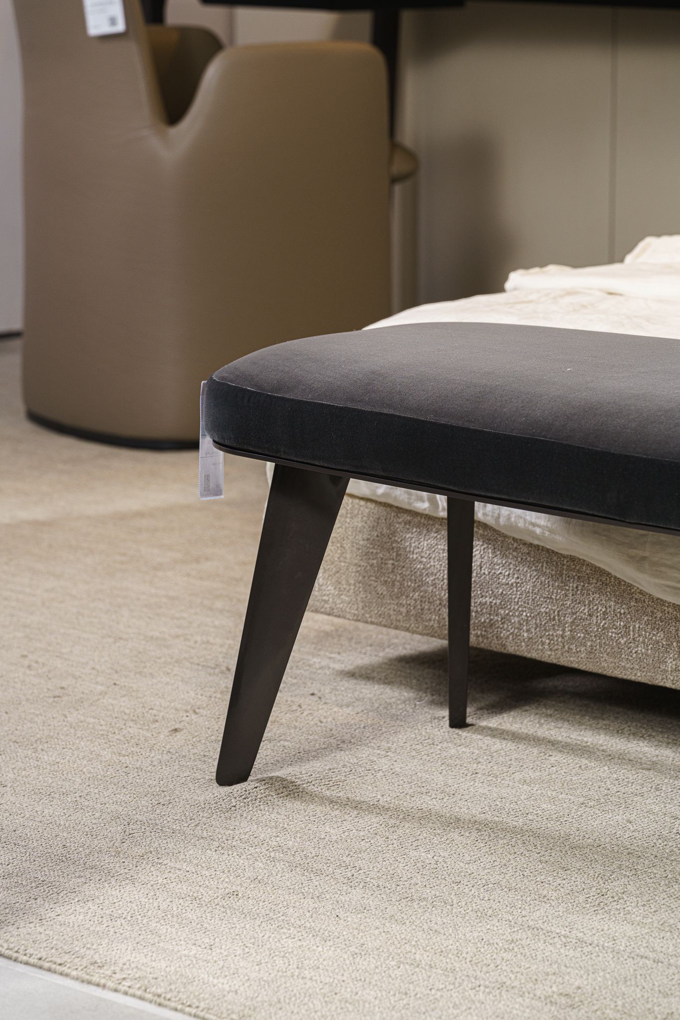 Poliform Банкетка Jane Persia 1404 Carbone от Poliform — в интерьере