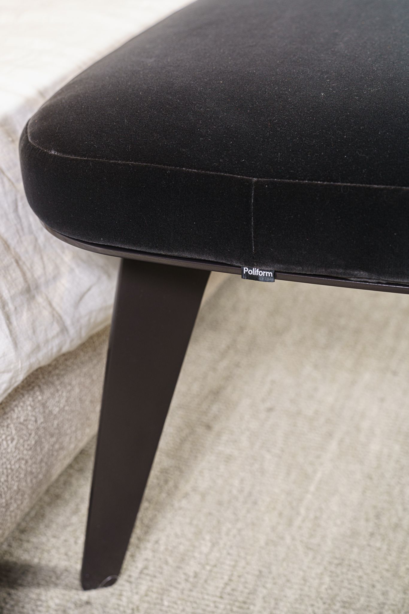 Poliform Банкетка Jane Persia 1404 Carbone от Poliform — в интерьере
