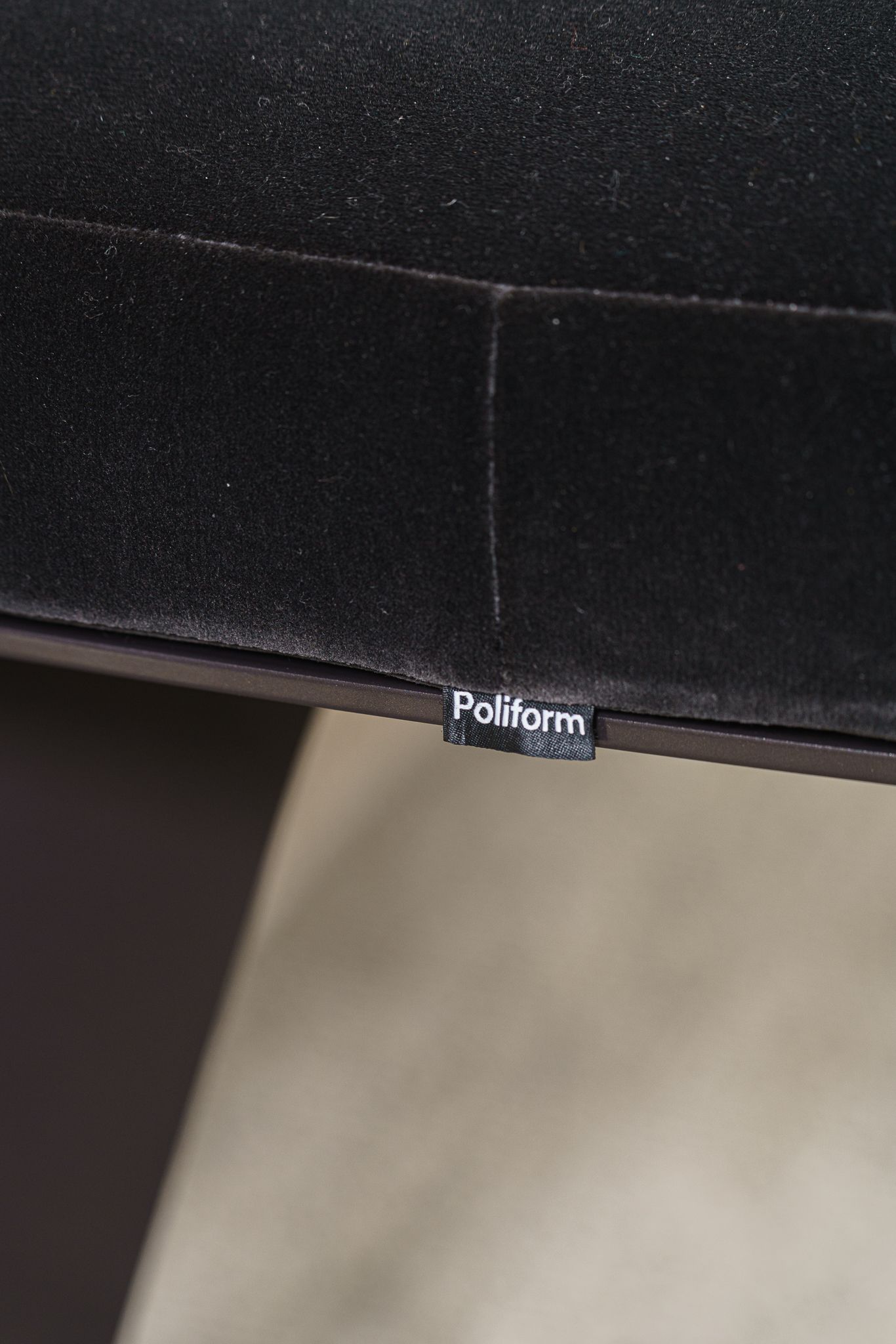 Poliform Банкетка Jane Persia 1404 Carbone от Poliform — в интерьере