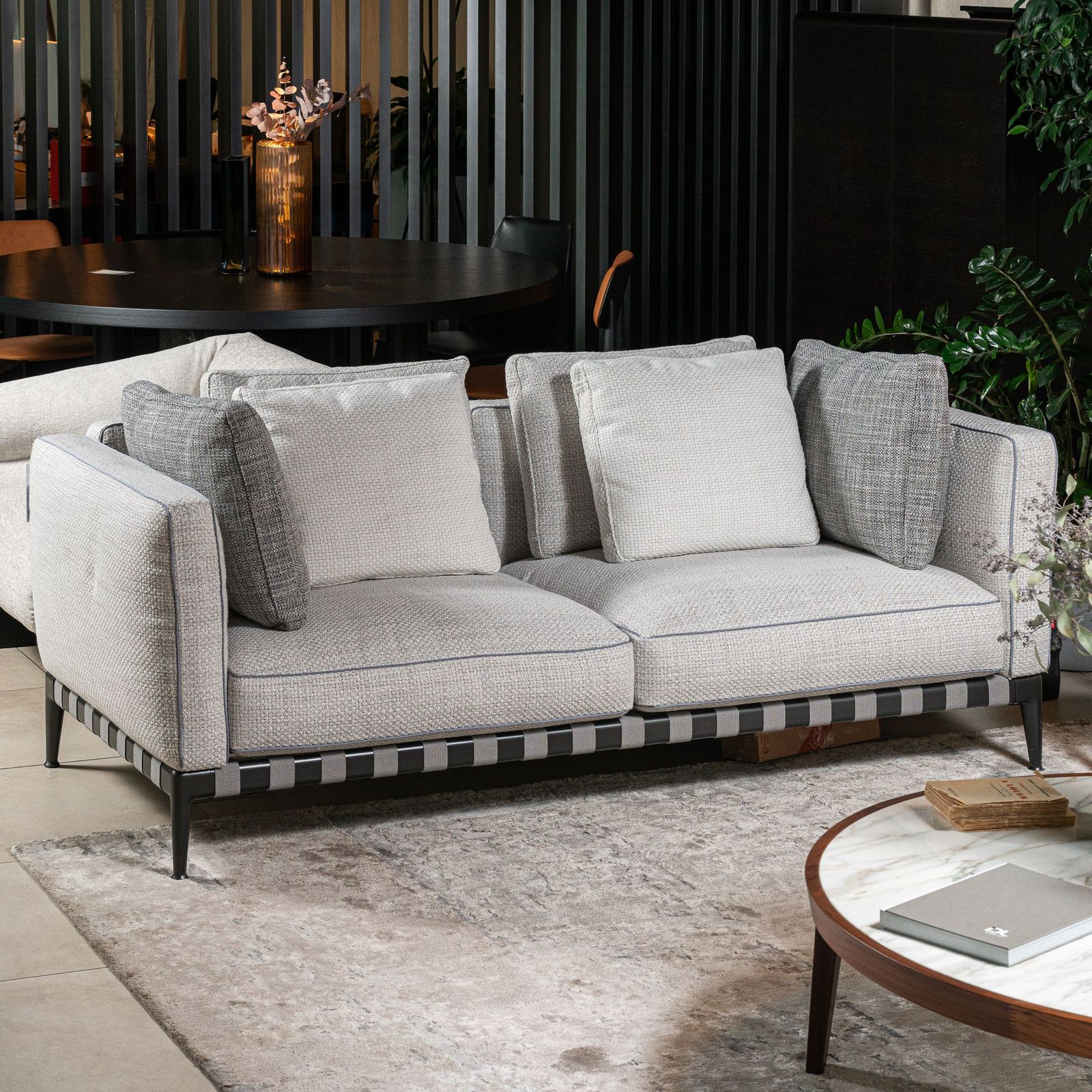 Flexform Уличный диван Atlante 205 от Flexform — в интерьере