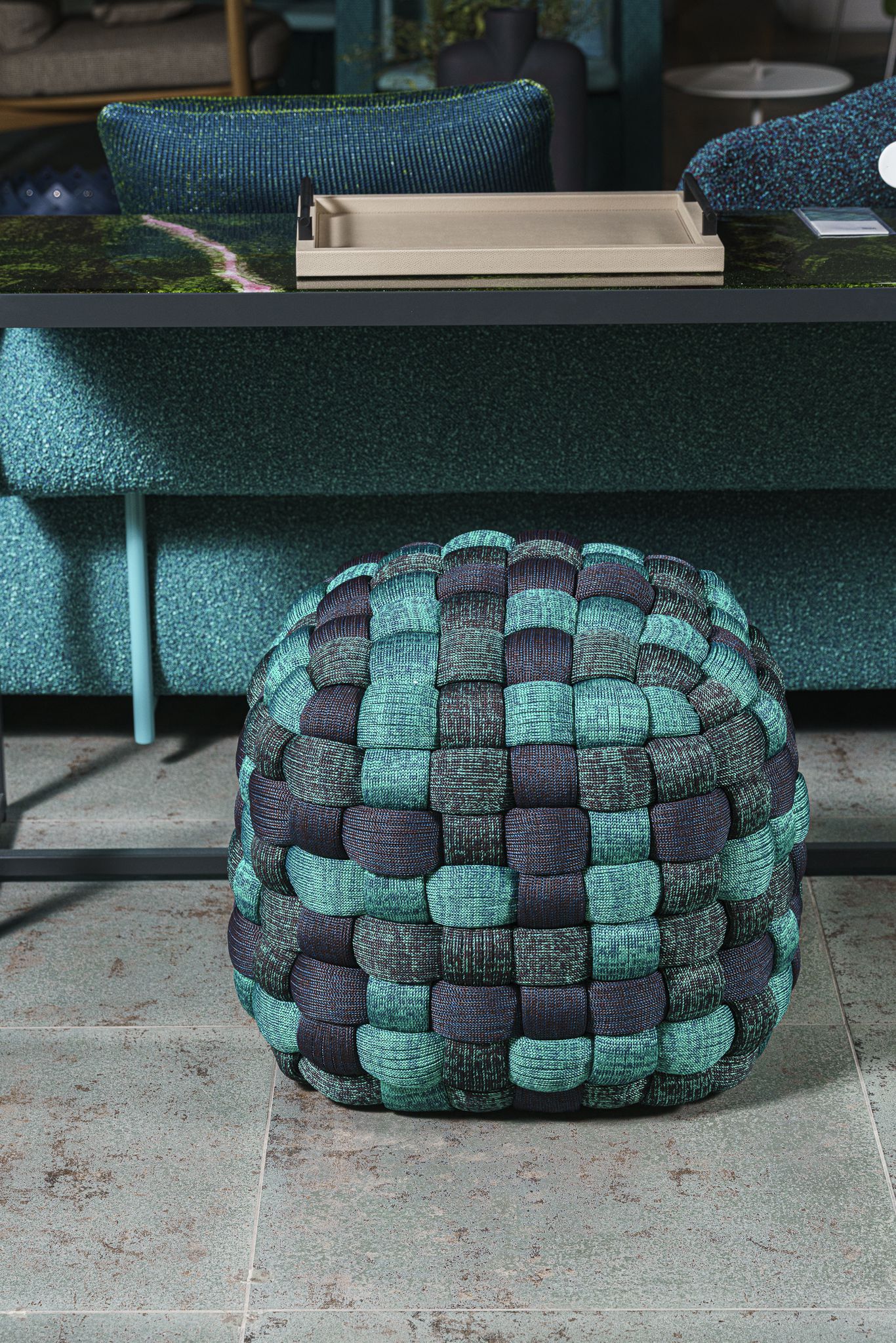 Paola Lenti Уличный пуф Tobit 50 от Paola Lenti — в интерьере