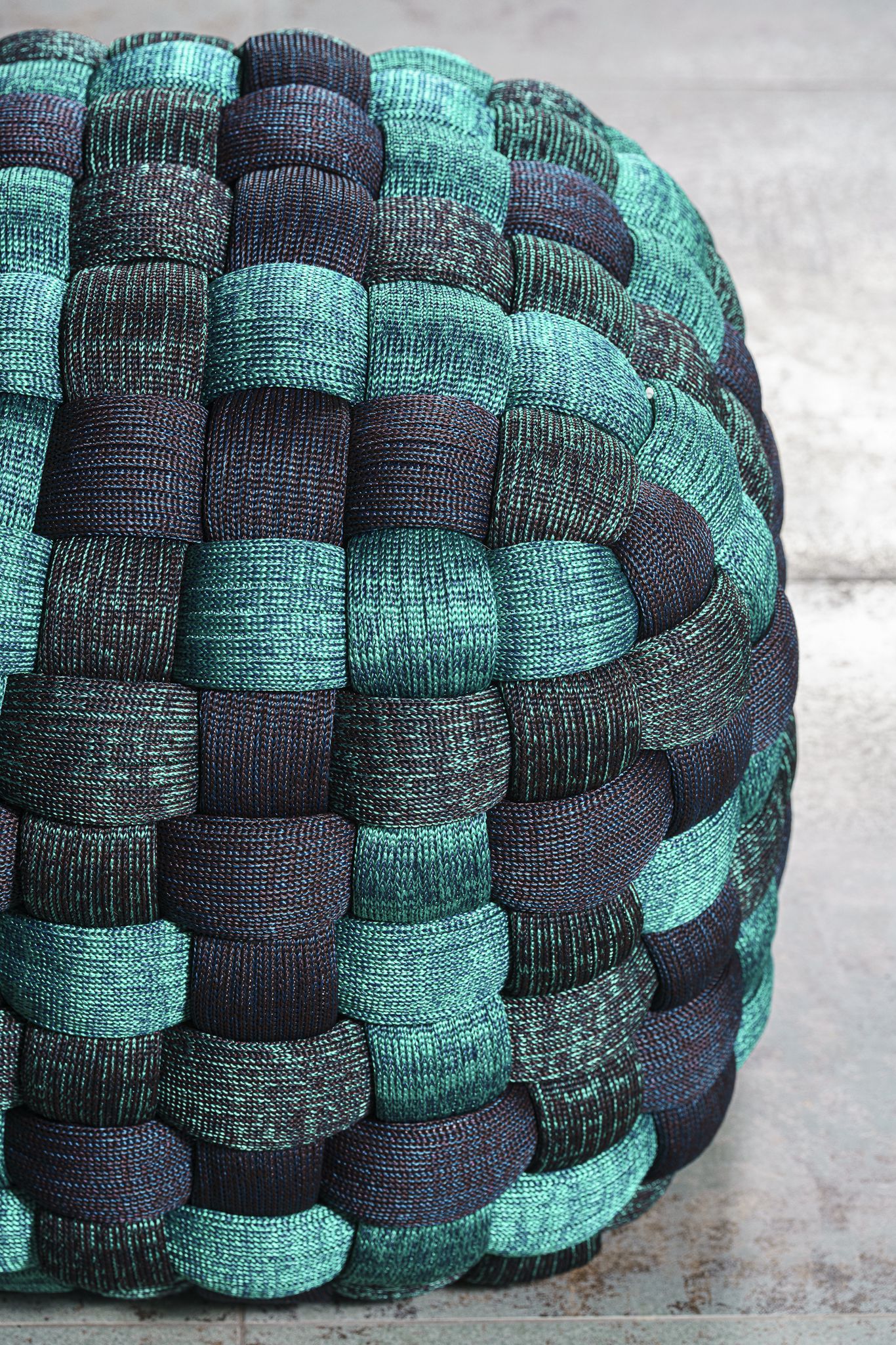 Paola Lenti Уличный пуф Tobit 50 от Paola Lenti — в интерьере