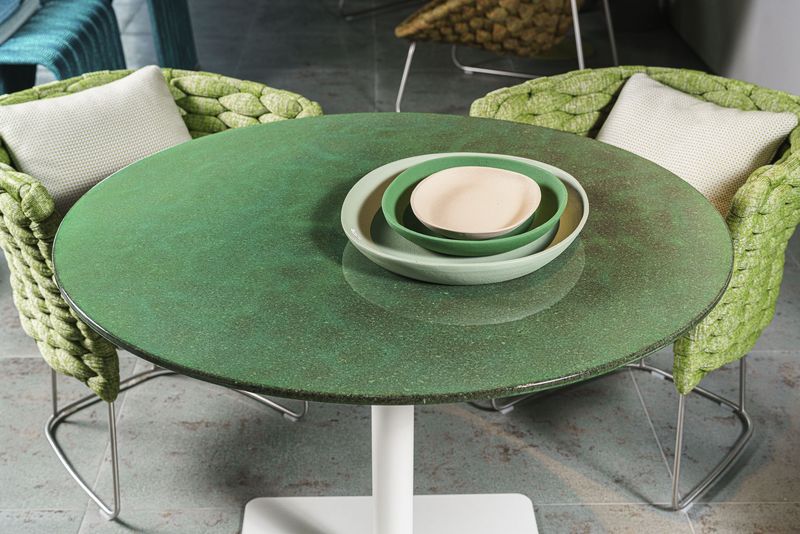 Paola Lenti Уличный столик с регулируемой высотой Giro 100 от Paola Lenti — в интерьере