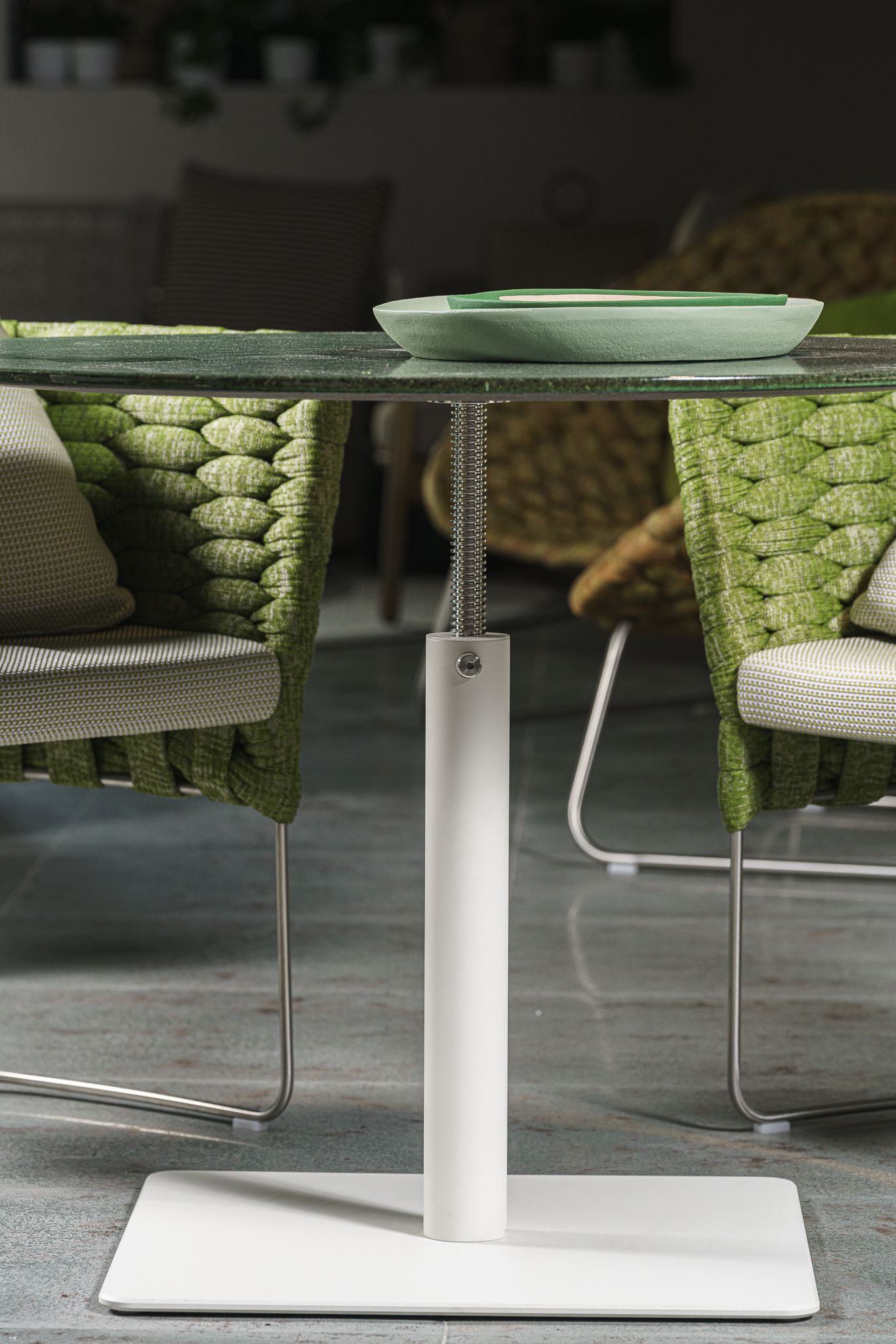 Paola Lenti Уличный столик с регулируемой высотой Giro 100 от Paola Lenti — в интерьере