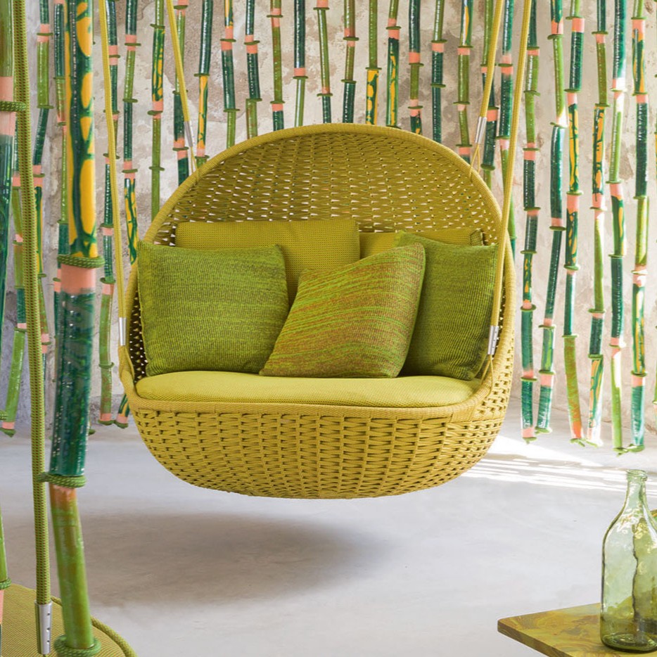 Paola Lenti Садовые качели Orbitry Wara 266 от Paola Lenti — в интерьере