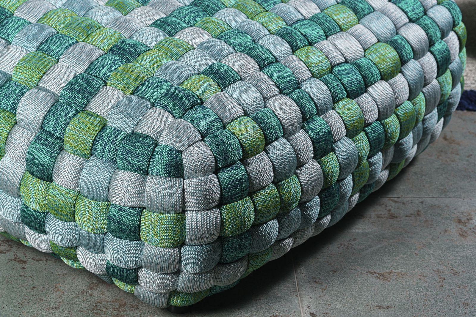 Paola Lenti Уличный пуф с чехлом Tobit 110 от Paola Lenti — в интерьере