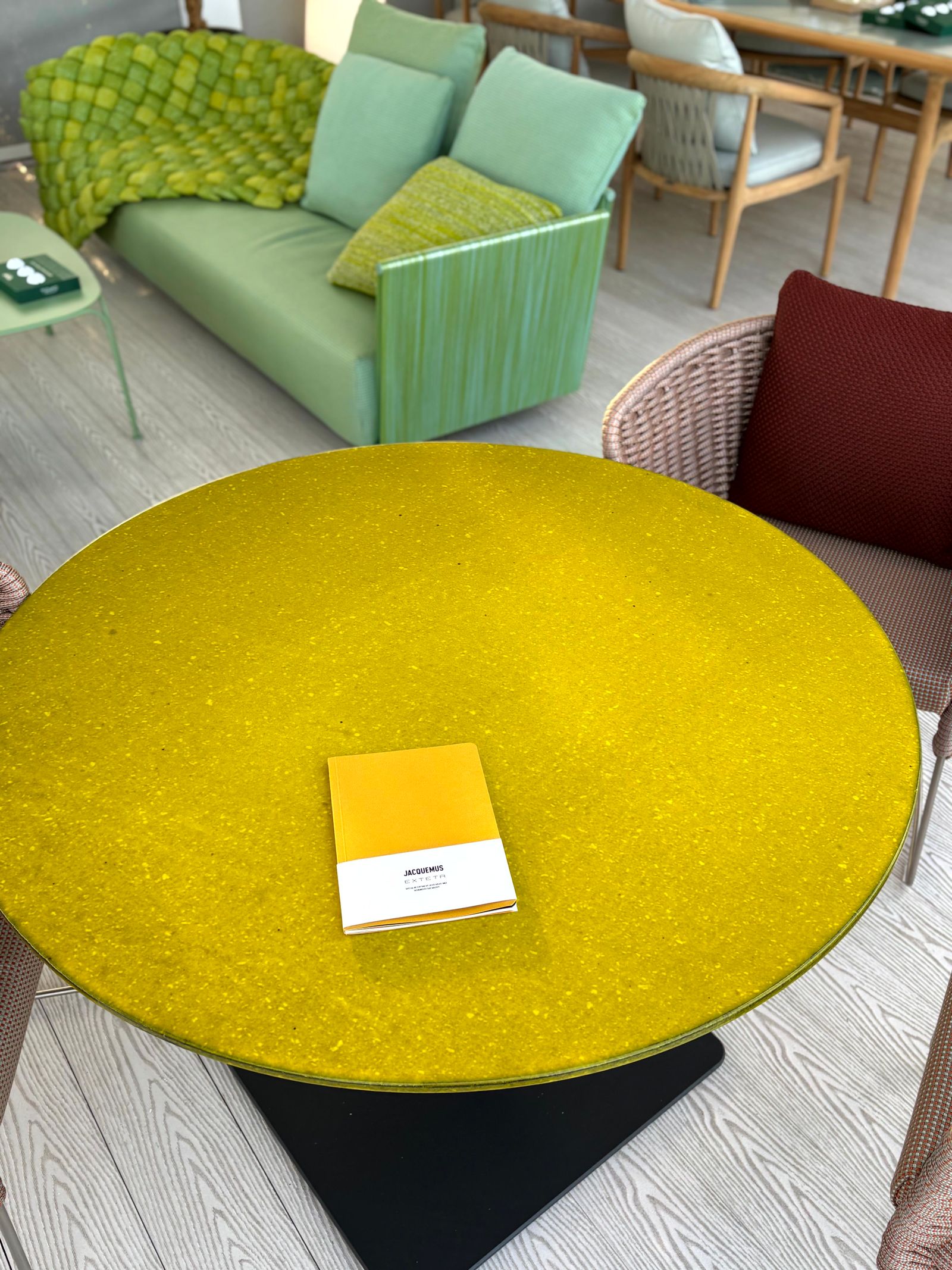 Paola Lenti Уличный столик Lounge Giro 100 Luce от Paola Lenti — в интерьере