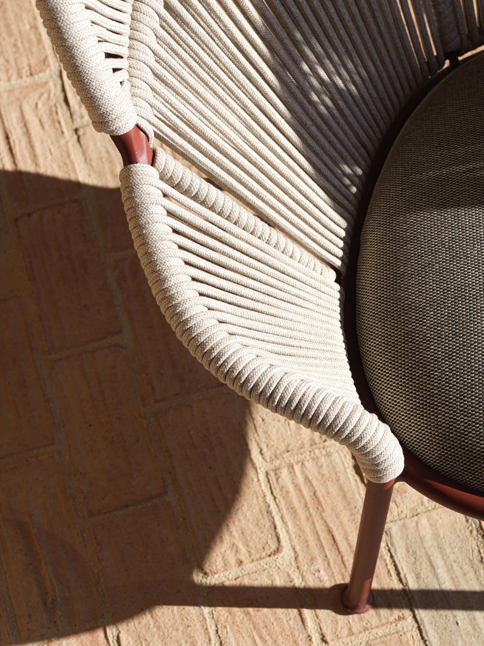Molteni&C Уличное кресло Petalo от Molteni & C — в интерьере