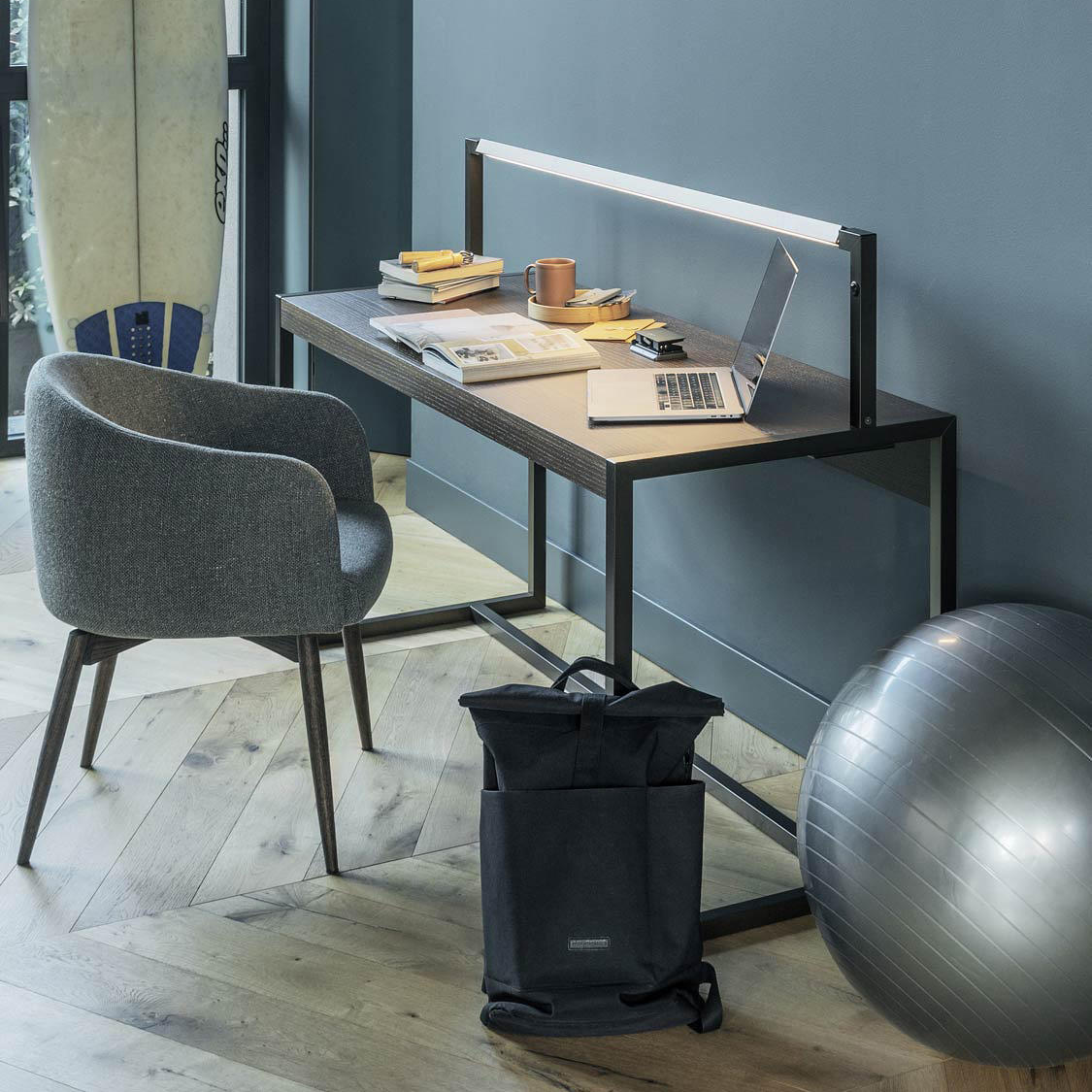 Flou Письменный стол с подсветкой Continuum Coffee brown от Flou — в интерьере