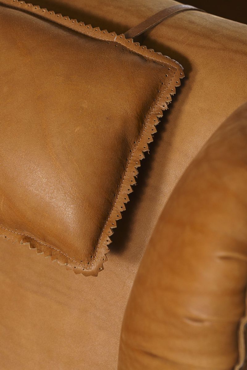 Baxter Кресло в коже Pochette cloister natural от Baxter — в интерьере