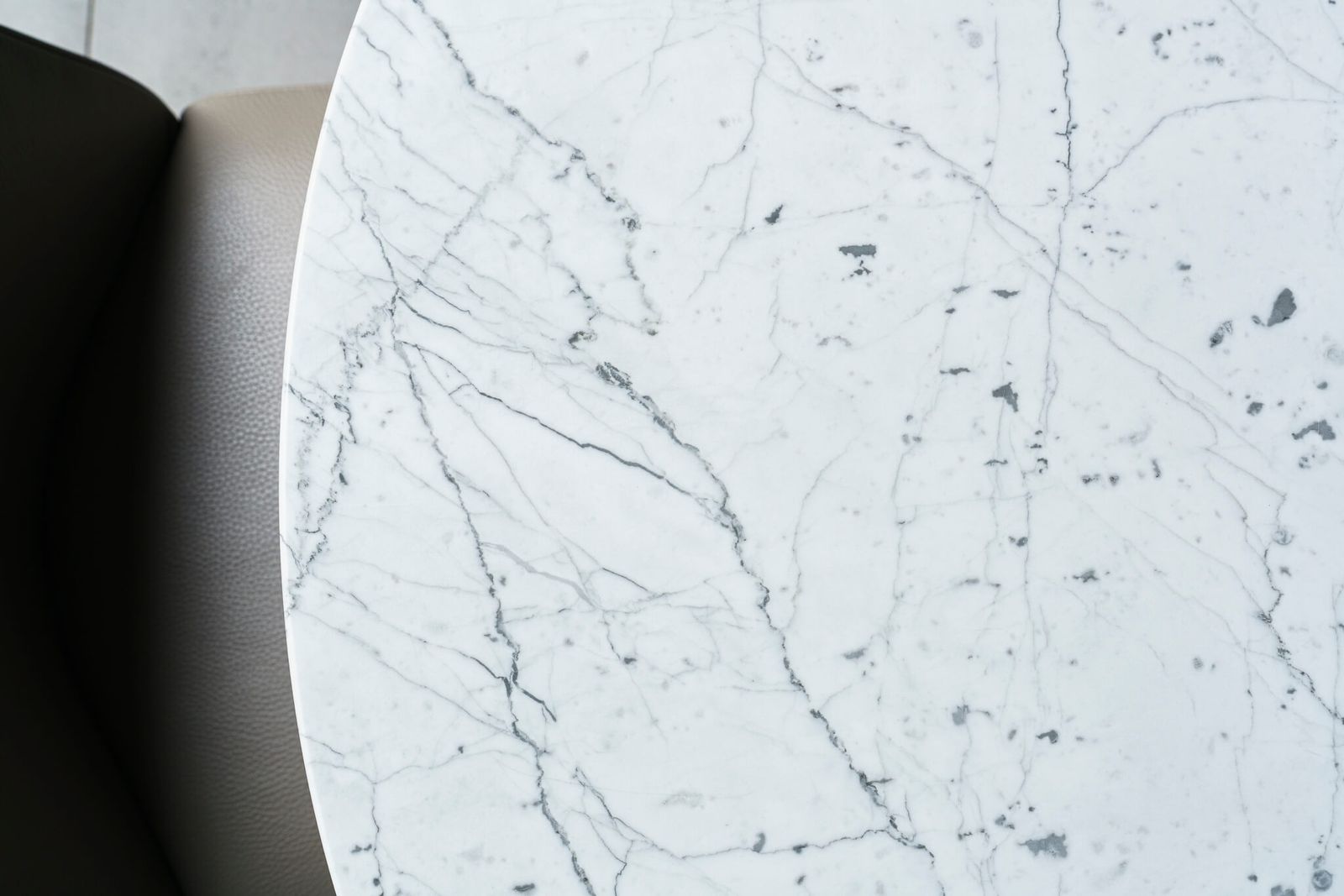 Poltrona Frau Стол Mesa Ellipse от Poltrona Frau — в интерьере