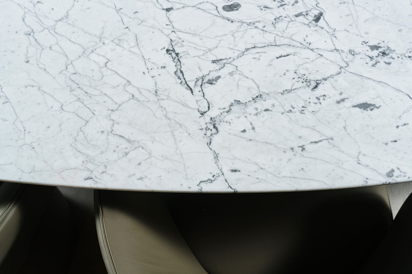 Poltrona Frau Стол Mesa Ellipse от Poltrona Frau — в интерьере