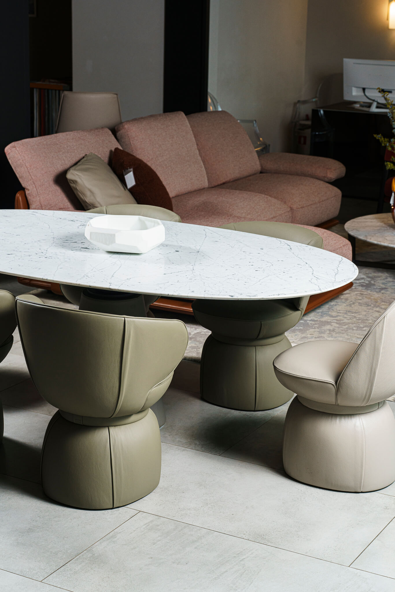 Poltrona Frau Стол Mesa Ellipse от Poltrona Frau — в интерьере