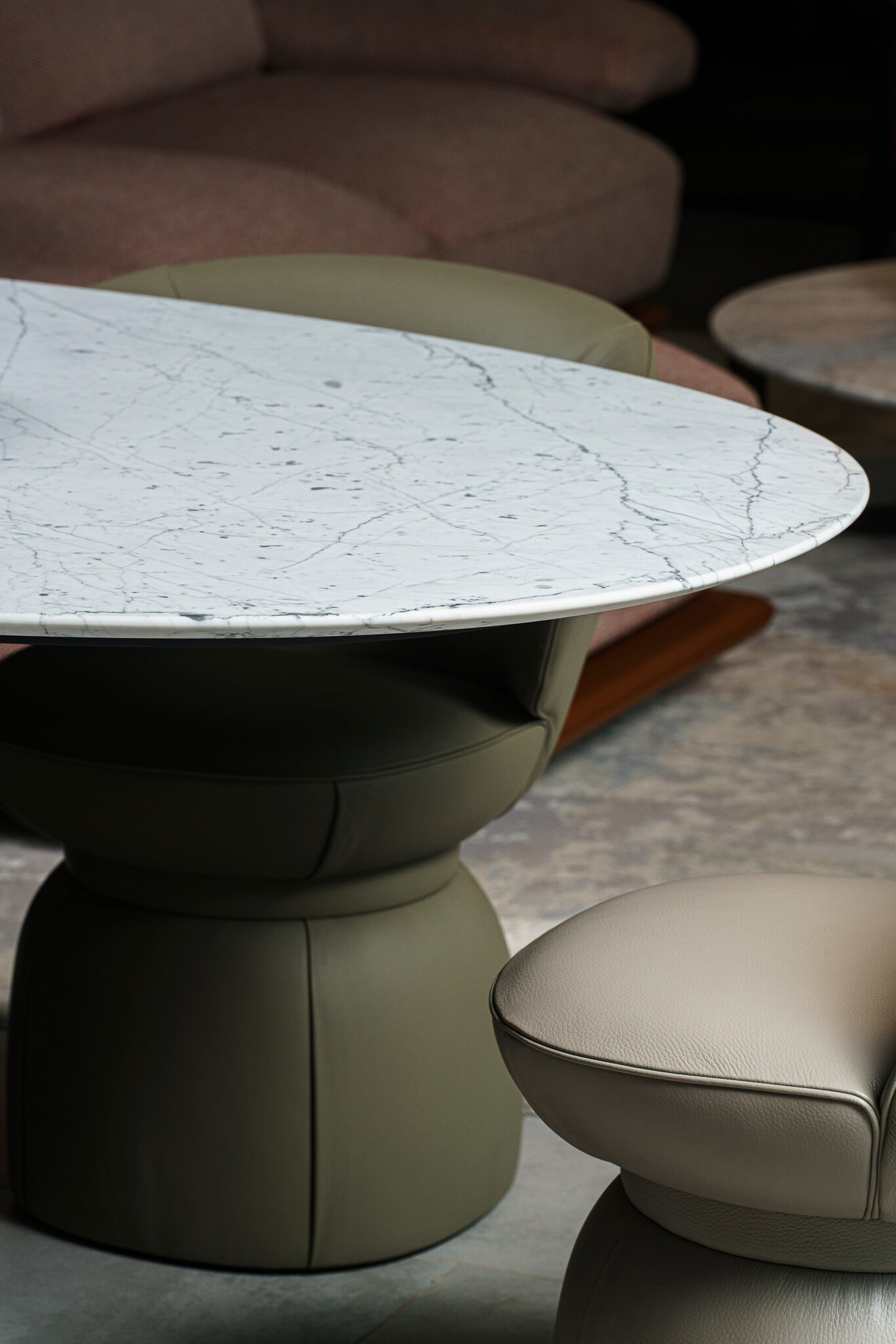 Poltrona Frau Стол Mesa Ellipse от Poltrona Frau — в интерьере