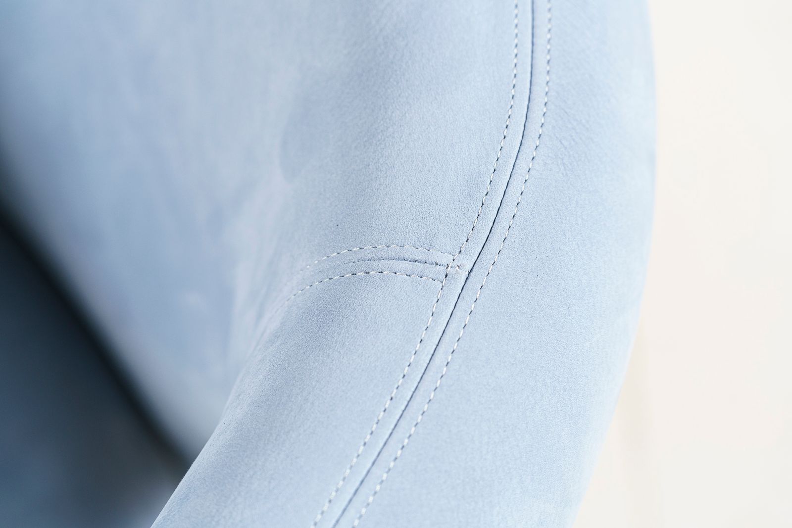 Baxter Кресло Aimee Nabuck Light Blue от Baxter — в интерьере