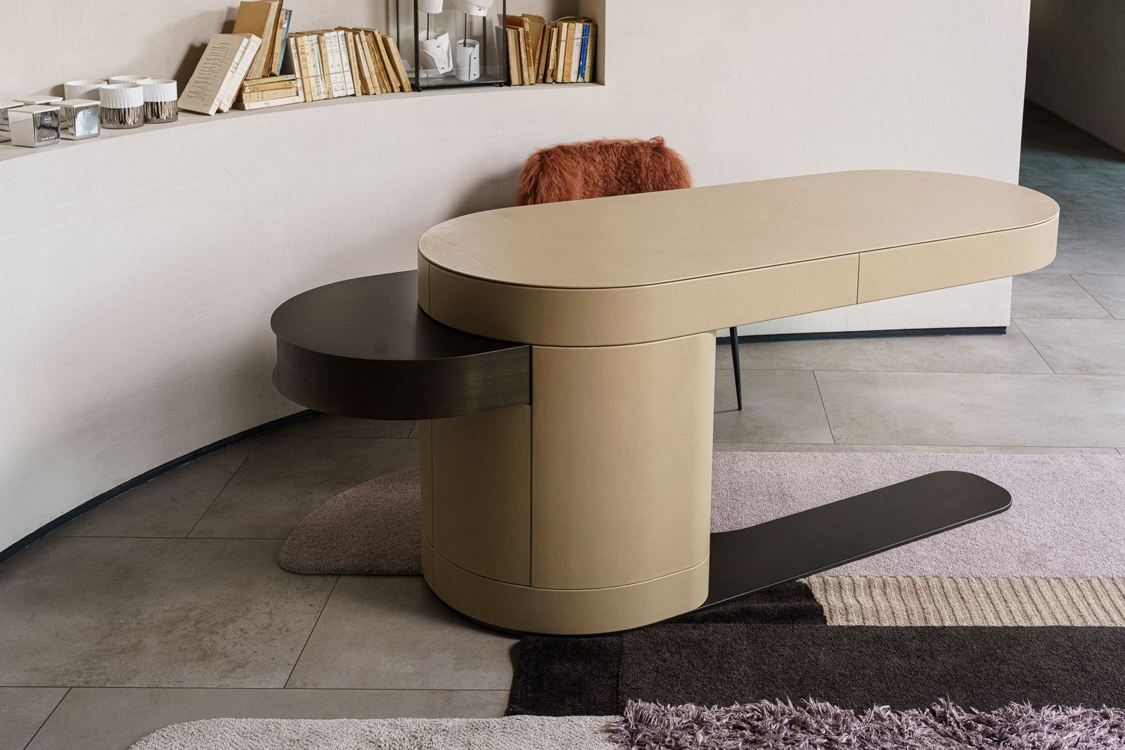 Baxter Письменный стол Blend Desk Polish Sandy от Baxter — в интерьере