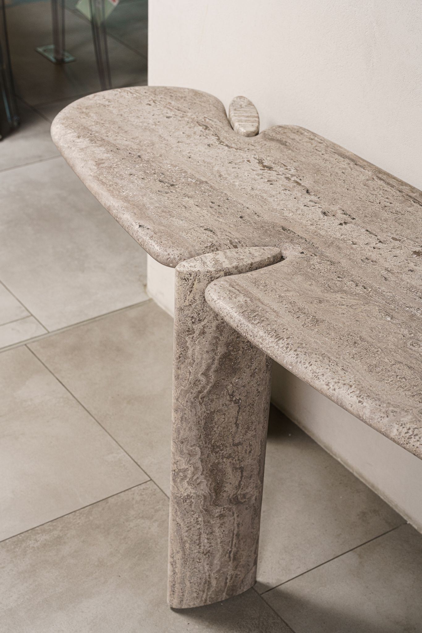 Baxter Консоль Isamu Stone Console от Baxter — в интерьере