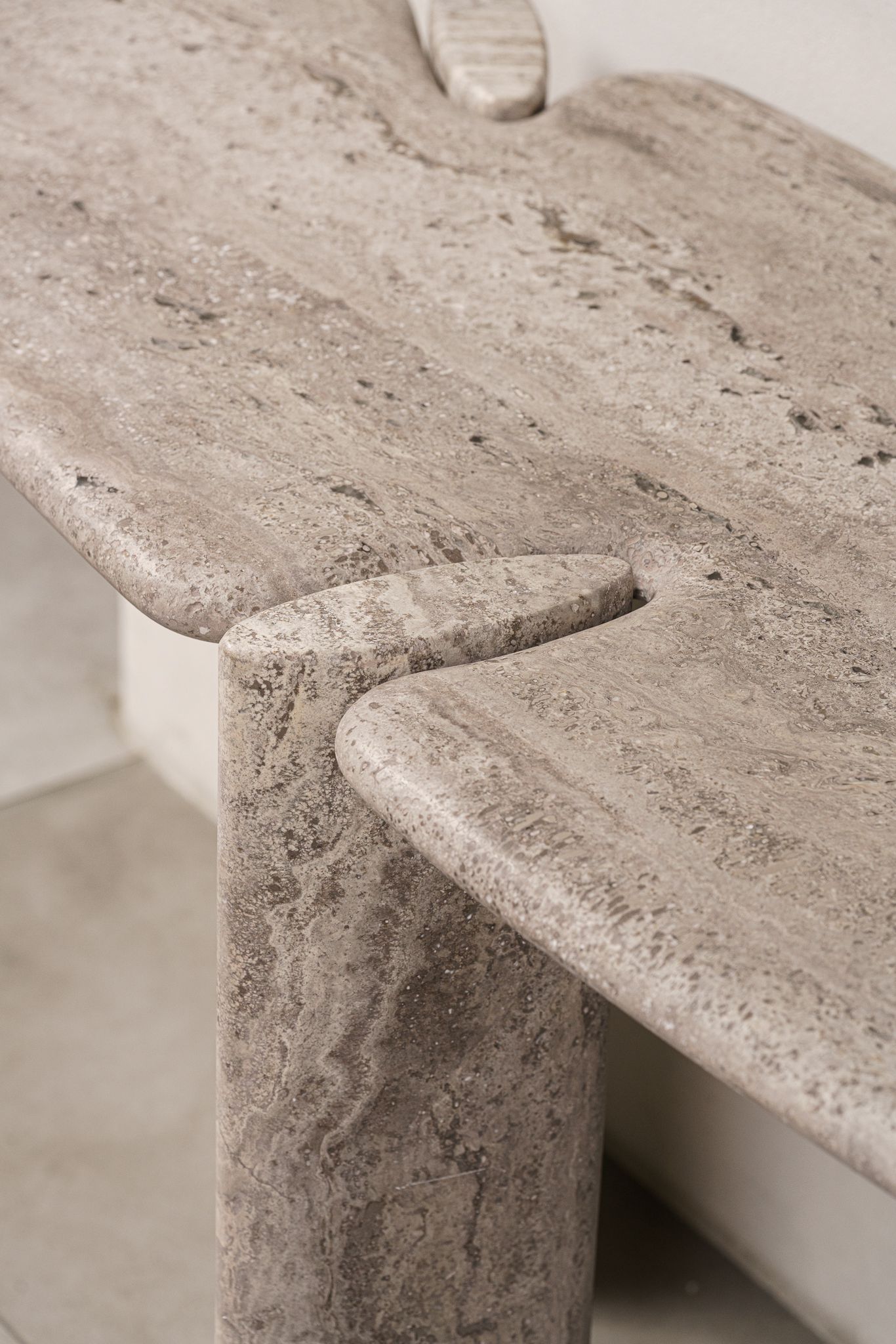 Baxter Консоль Isamu Stone Console от Baxter — в интерьере
