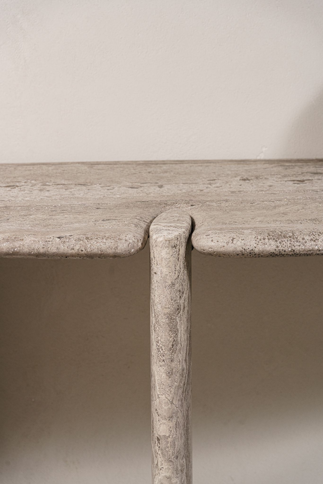 Baxter Консоль Isamu Stone Console от Baxter — в интерьере