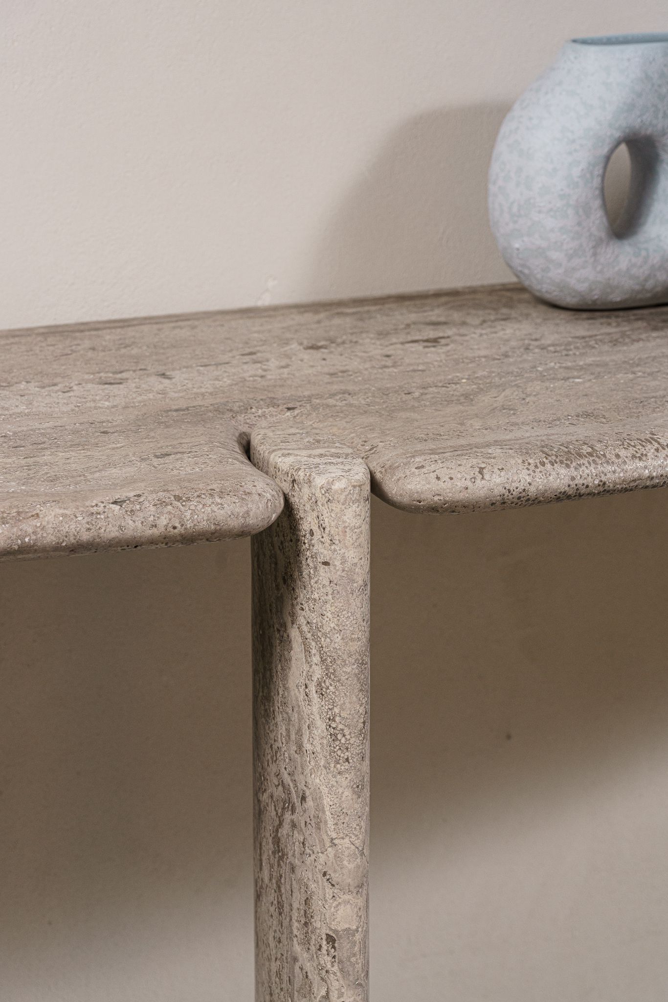 Baxter Консоль Isamu Stone Console от Baxter — в интерьере