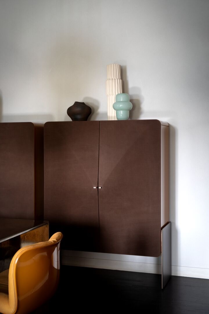 Baxter Витрина Pierce High Cabinet от Baxter — в интерьере