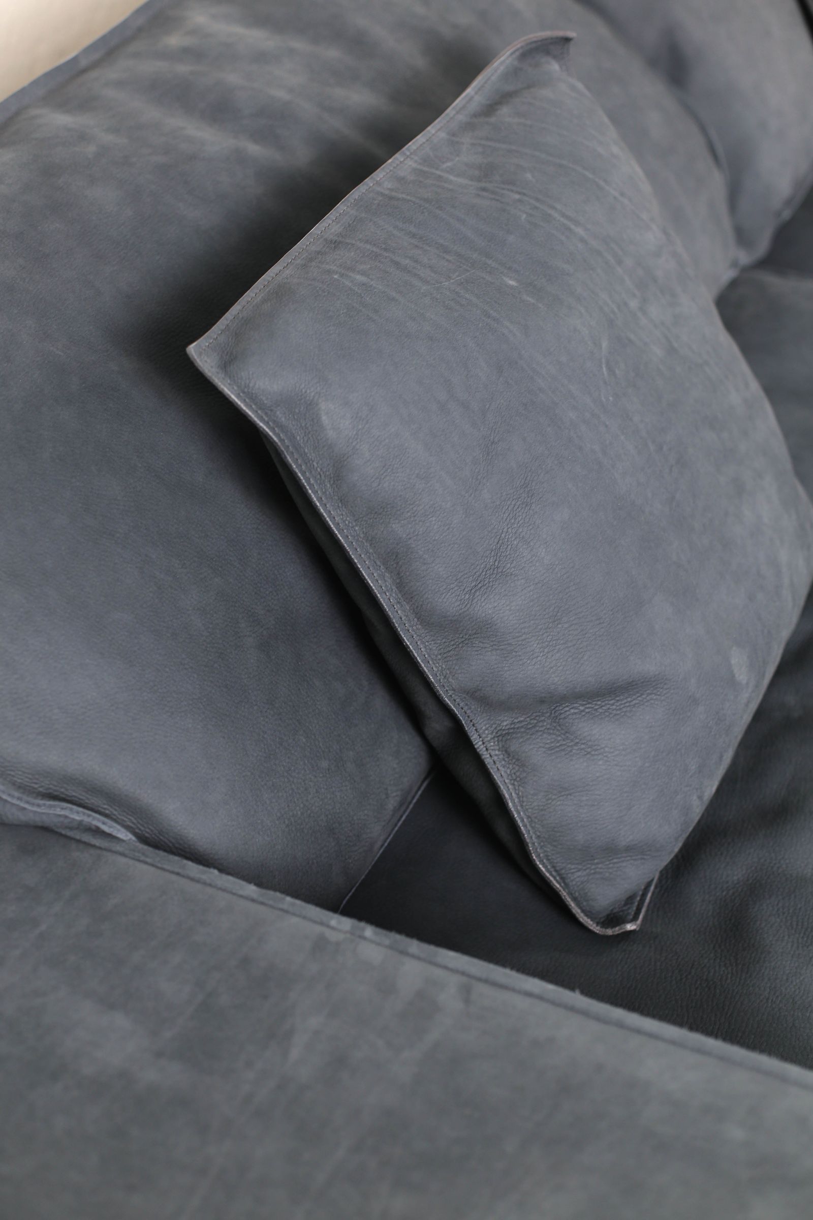 Baxter Диван Budapest Soft Nabuck Night от Baxter — в интерьере