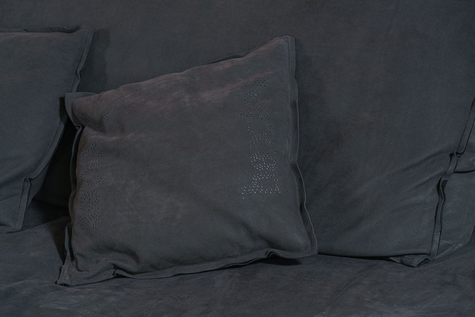 Baxter Диван Budapest Soft Nabuck Night от Baxter — в интерьере