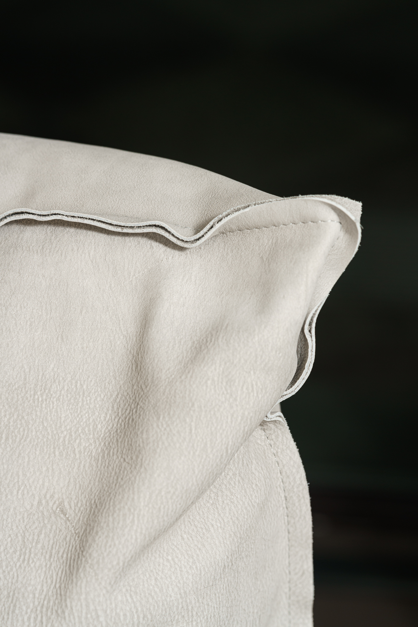Baxter Кровать Paris Slim 180 Kashmir Nuage от Baxter — в интерьере