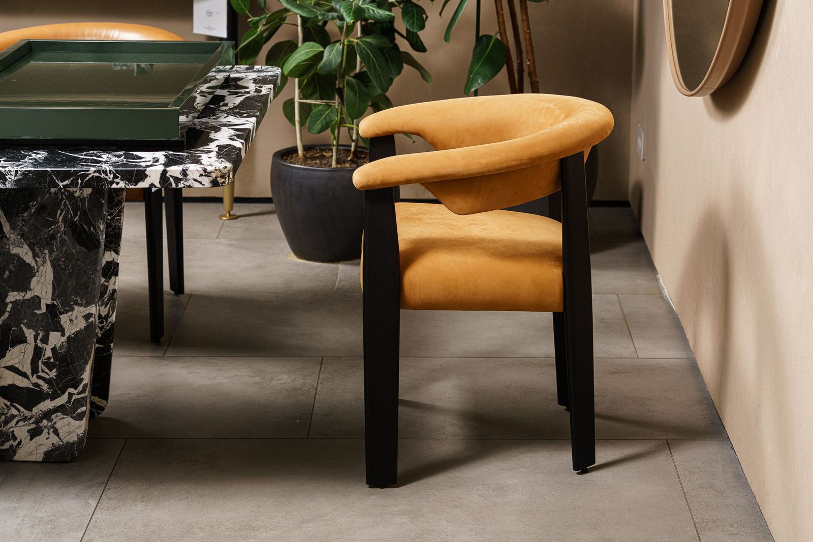 Baxter Стул Afra Kashmir Praline от Baxter — в интерьере