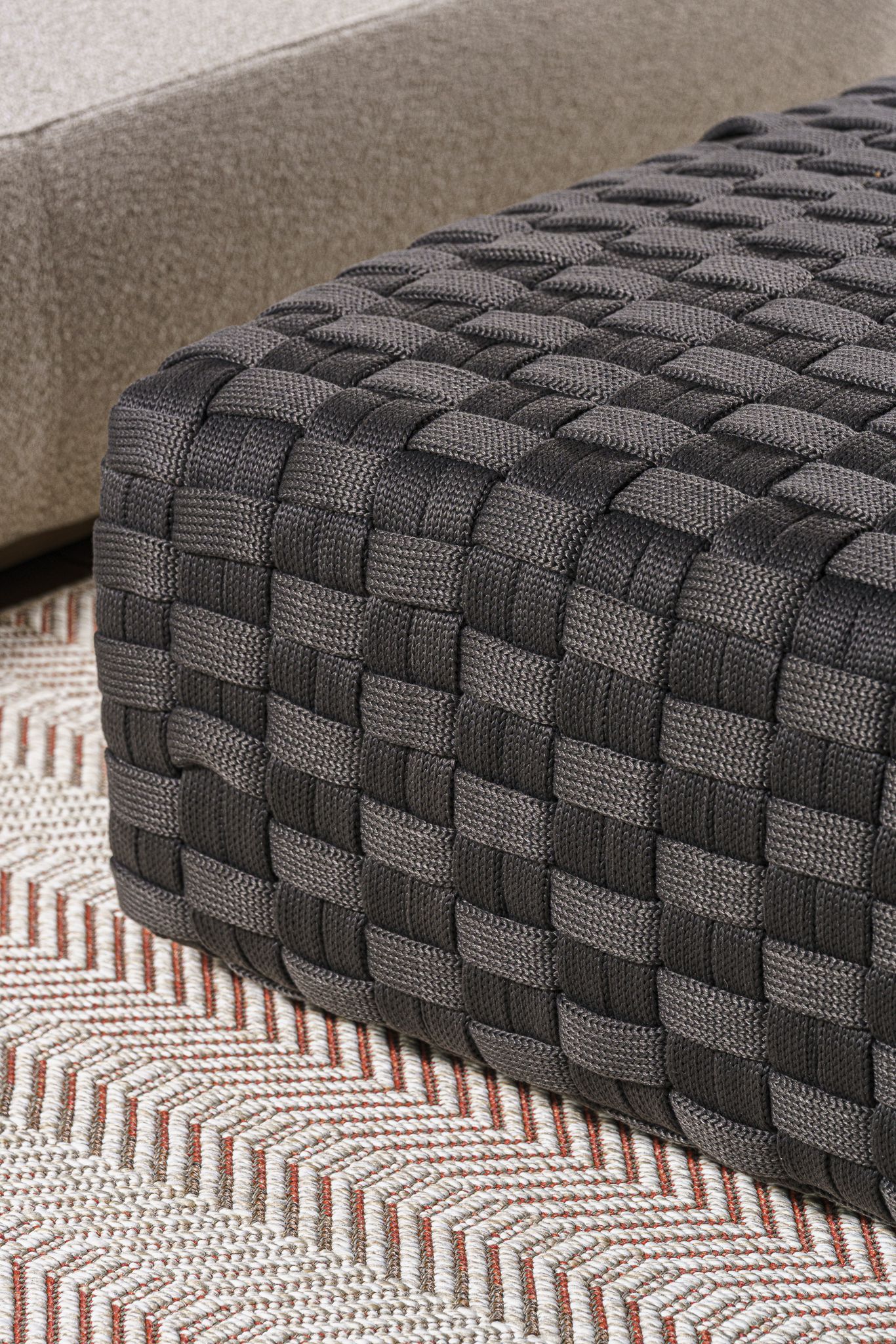 Molteni&C Пуф уличный Hyde 90 от Molteni & C — в интерьере