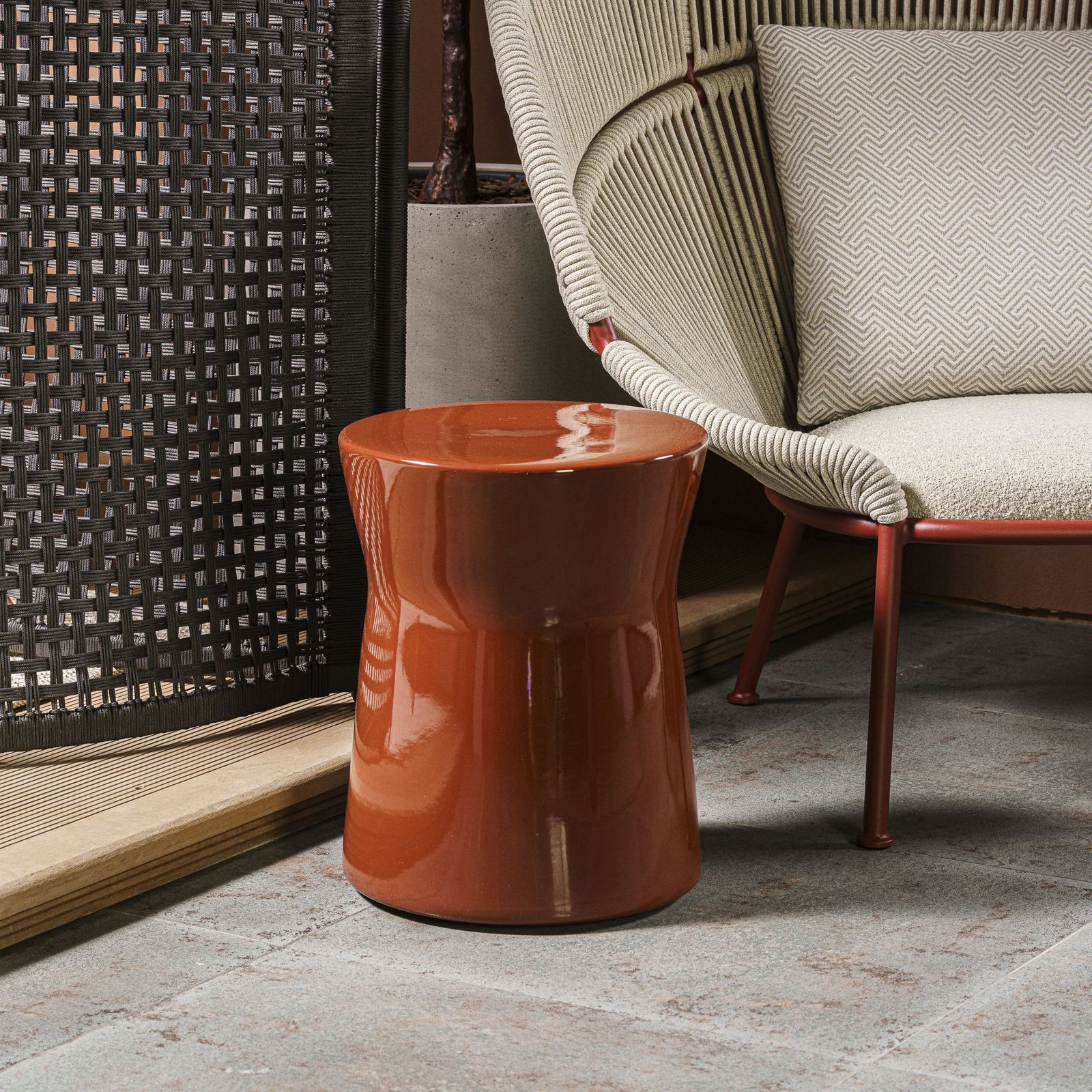 Molteni&C Уличный журнальный столик Picea Merlot от Molteni & C — в интерьере