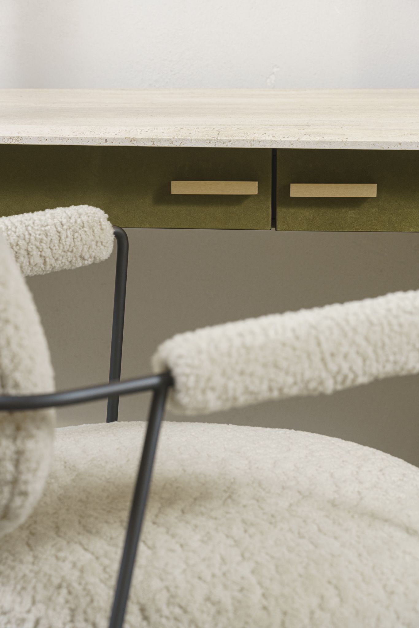 Baxter Письменный стол Ellipse Kashmir Olive от Baxter — в интерьере