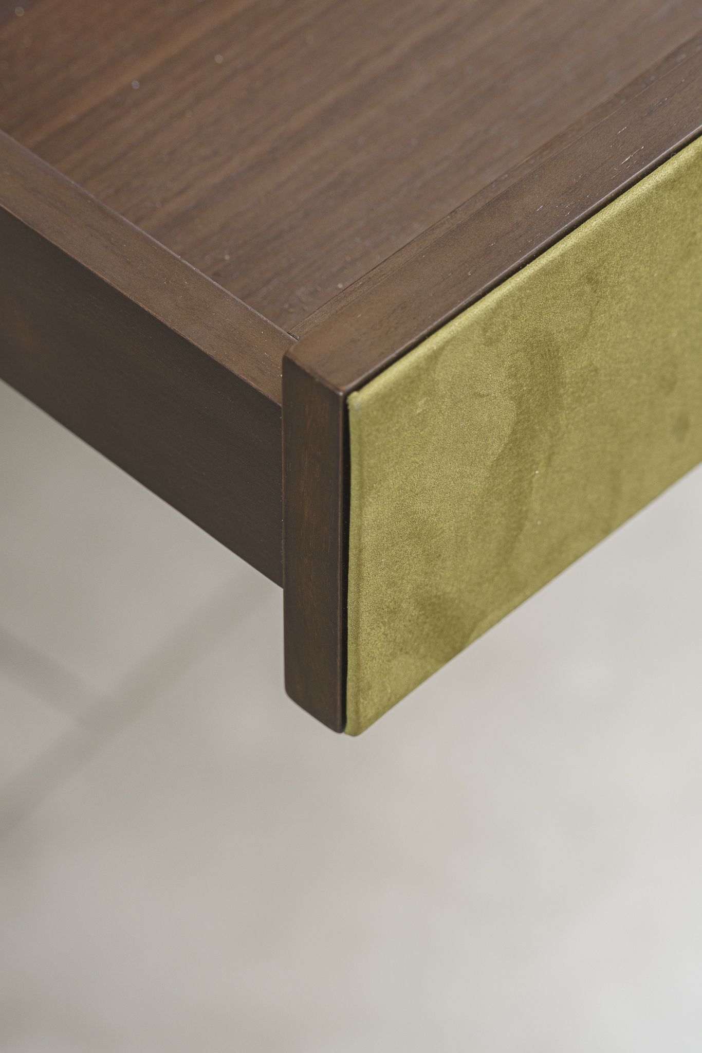Baxter Письменный стол Ellipse Kashmir Olive от Baxter — в интерьере