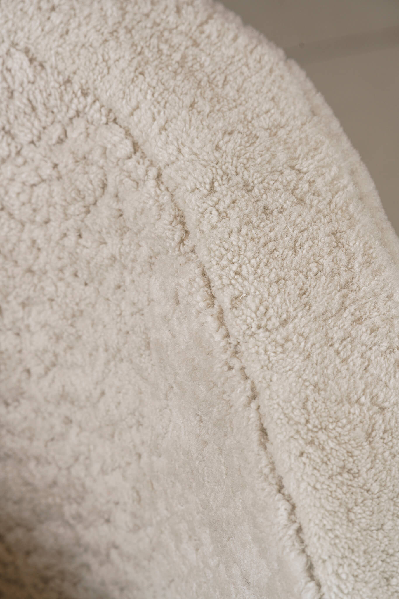 Baxter Кресло Lazy Bones Mouton Cream от Baxter — в интерьере