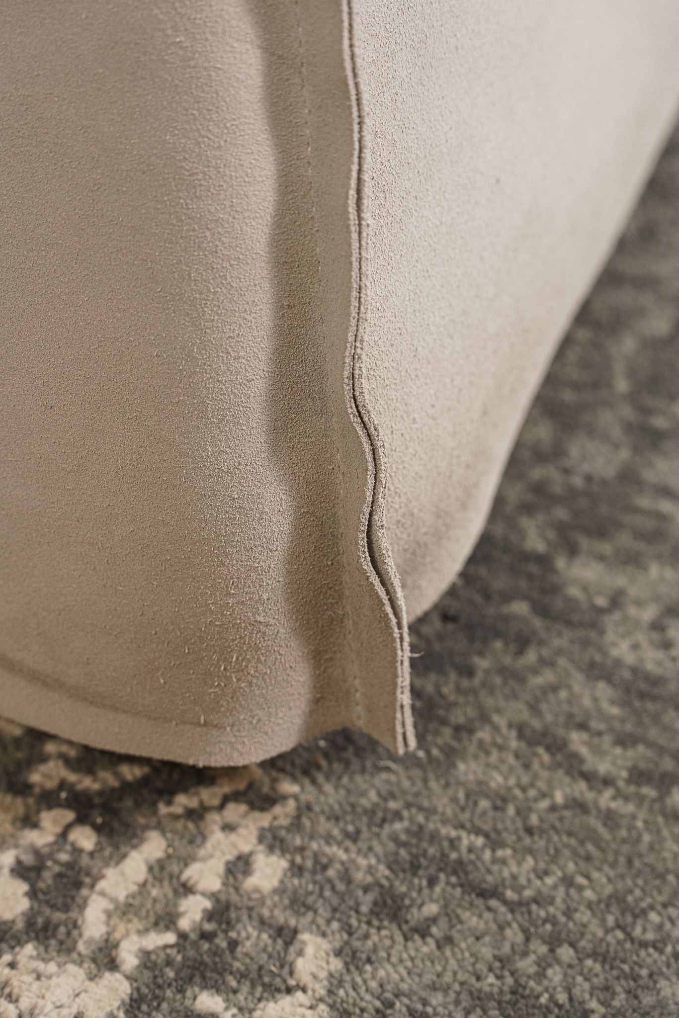Baxter Кровать Paris Slim Reverse Fog от Baxter — в интерьере