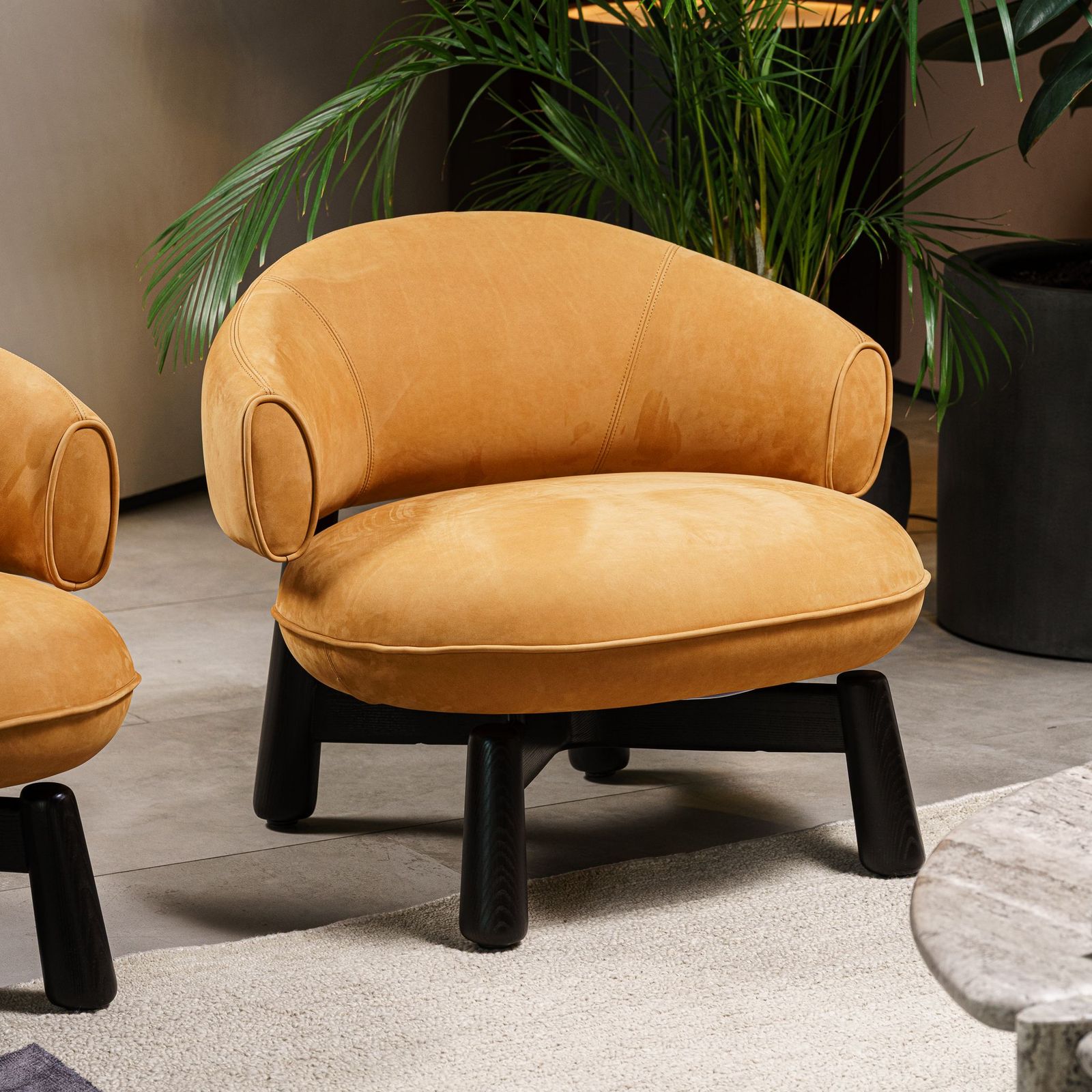 Baxter Кресло Olaf Kashmir Praline от Baxter — в интерьере