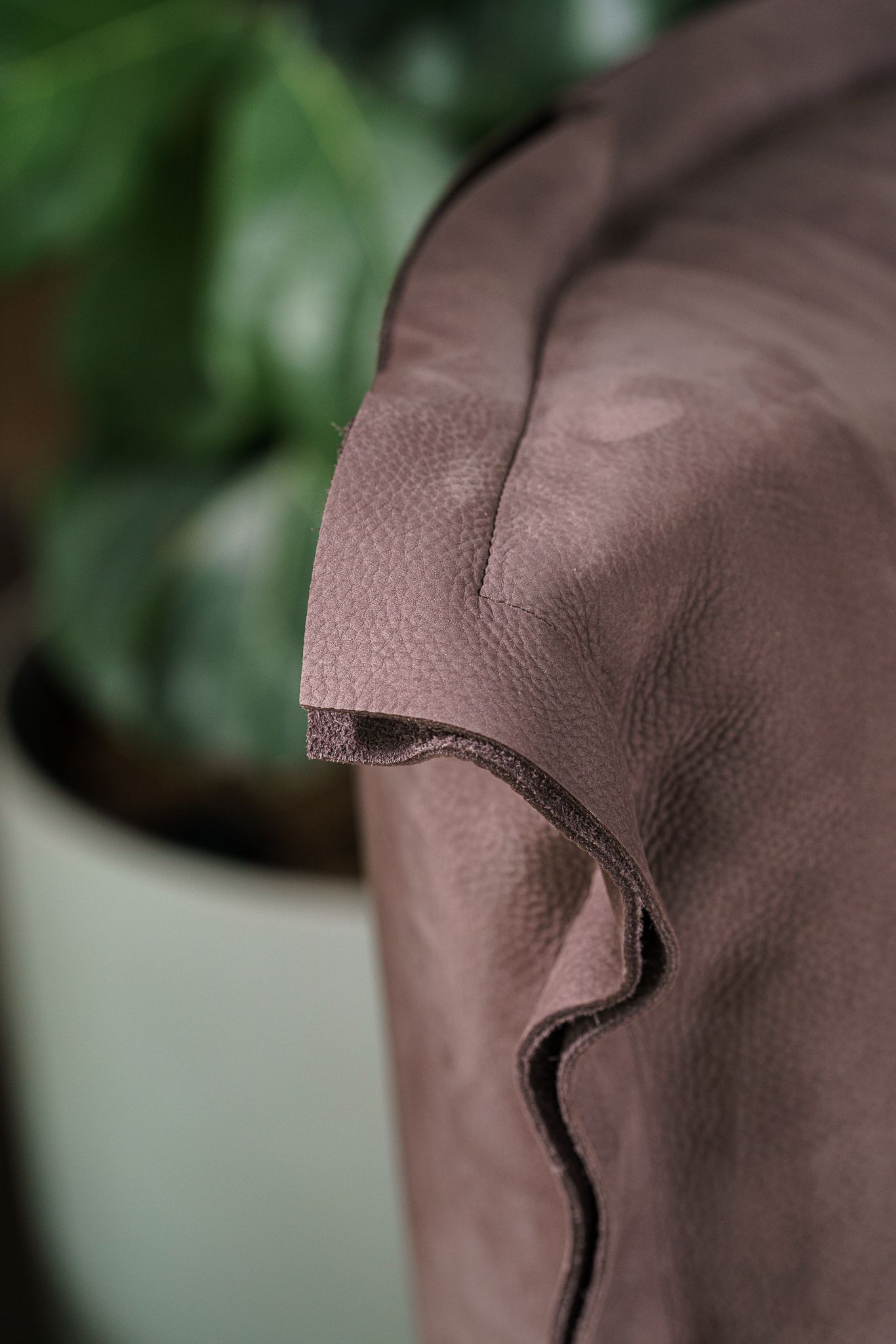 Baxter Кресло с пуфом Ginevra Nabuck Vintage Rose от Baxter — в интерьере