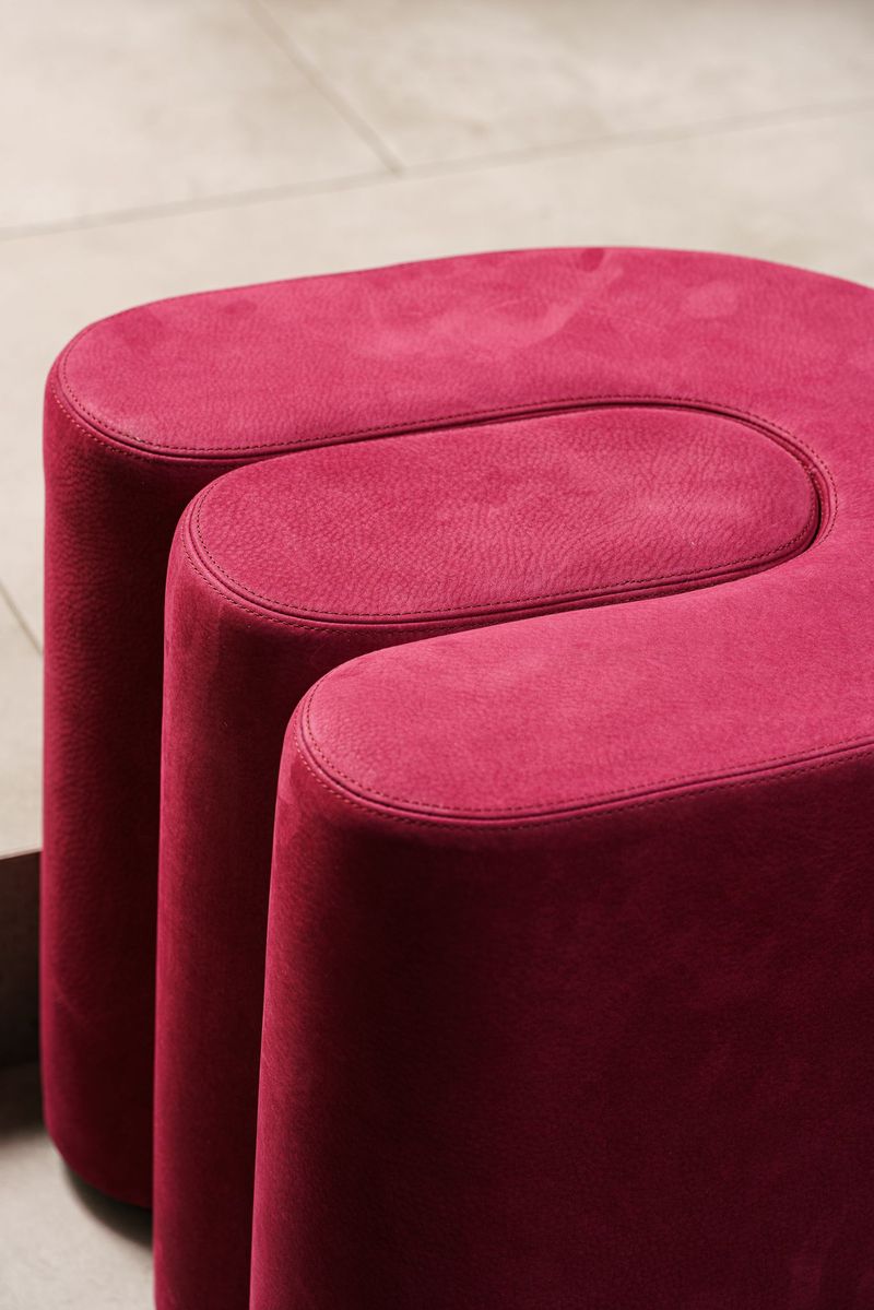 Baxter Пуф Adel Nabuck Cyclamen от Baxter — в интерьере