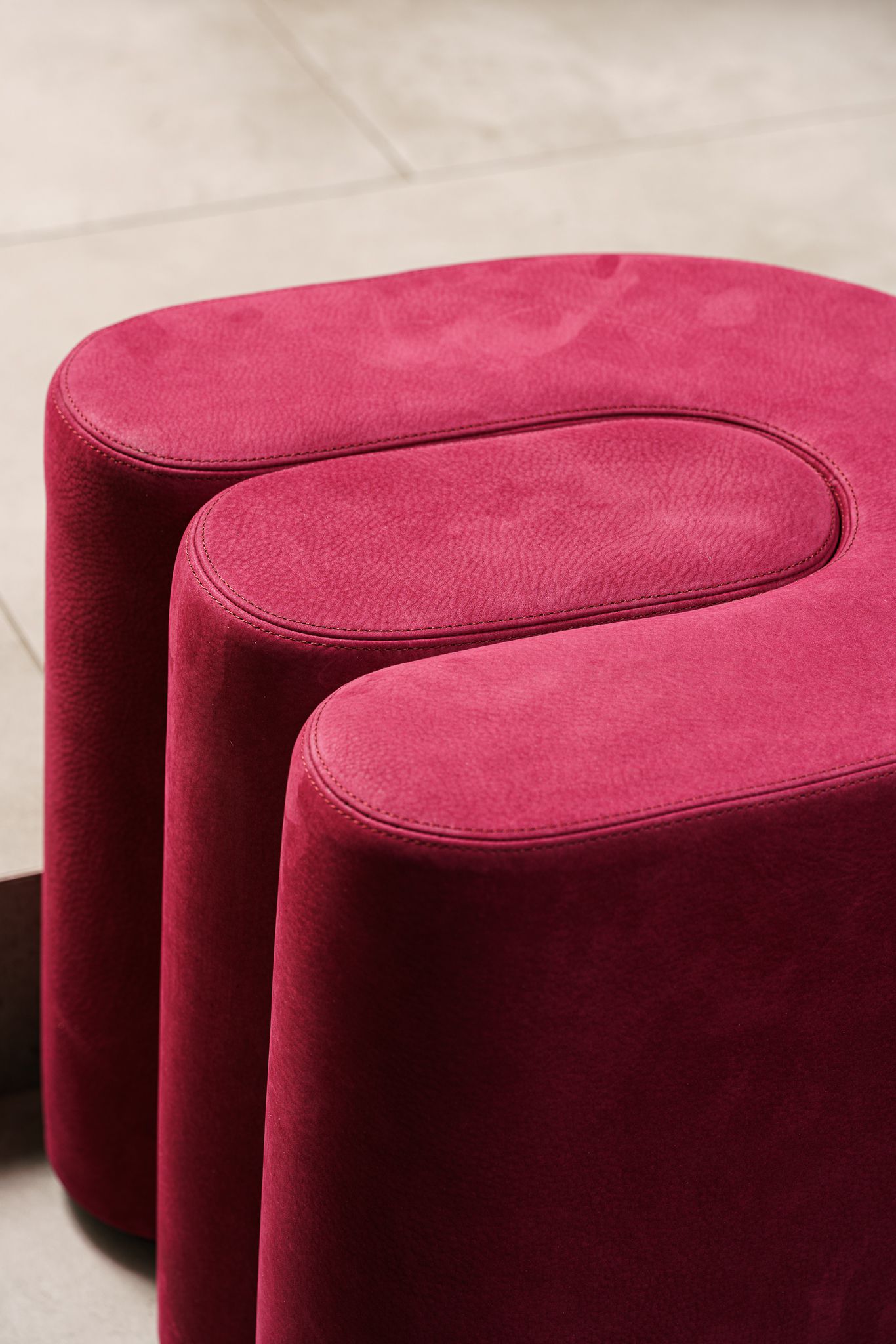 Baxter Пуф Adel Nabuck Cyclamen от Baxter — в интерьере