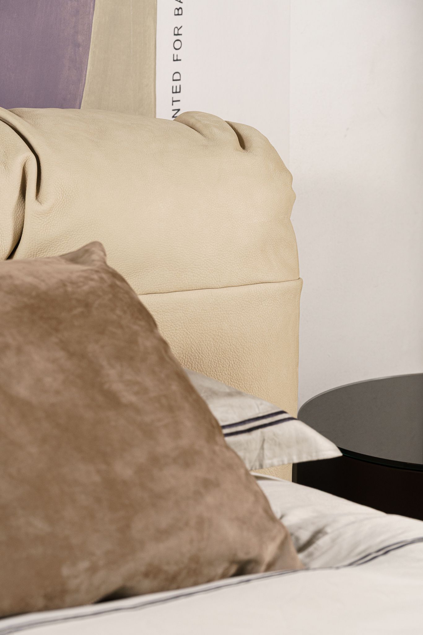 Baxter Кровать Milano Nabuck Sable от Baxter — в интерьере